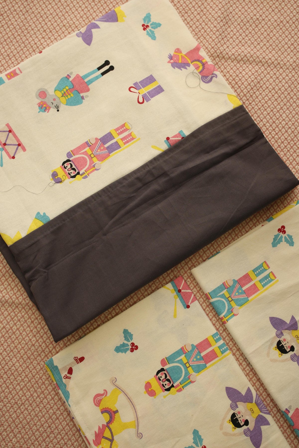 Bedsheets - Queen daily use border bedsheets