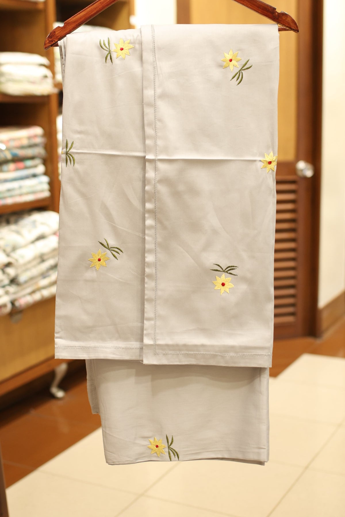 Bedsheets - King Machine embroidery bedsheets