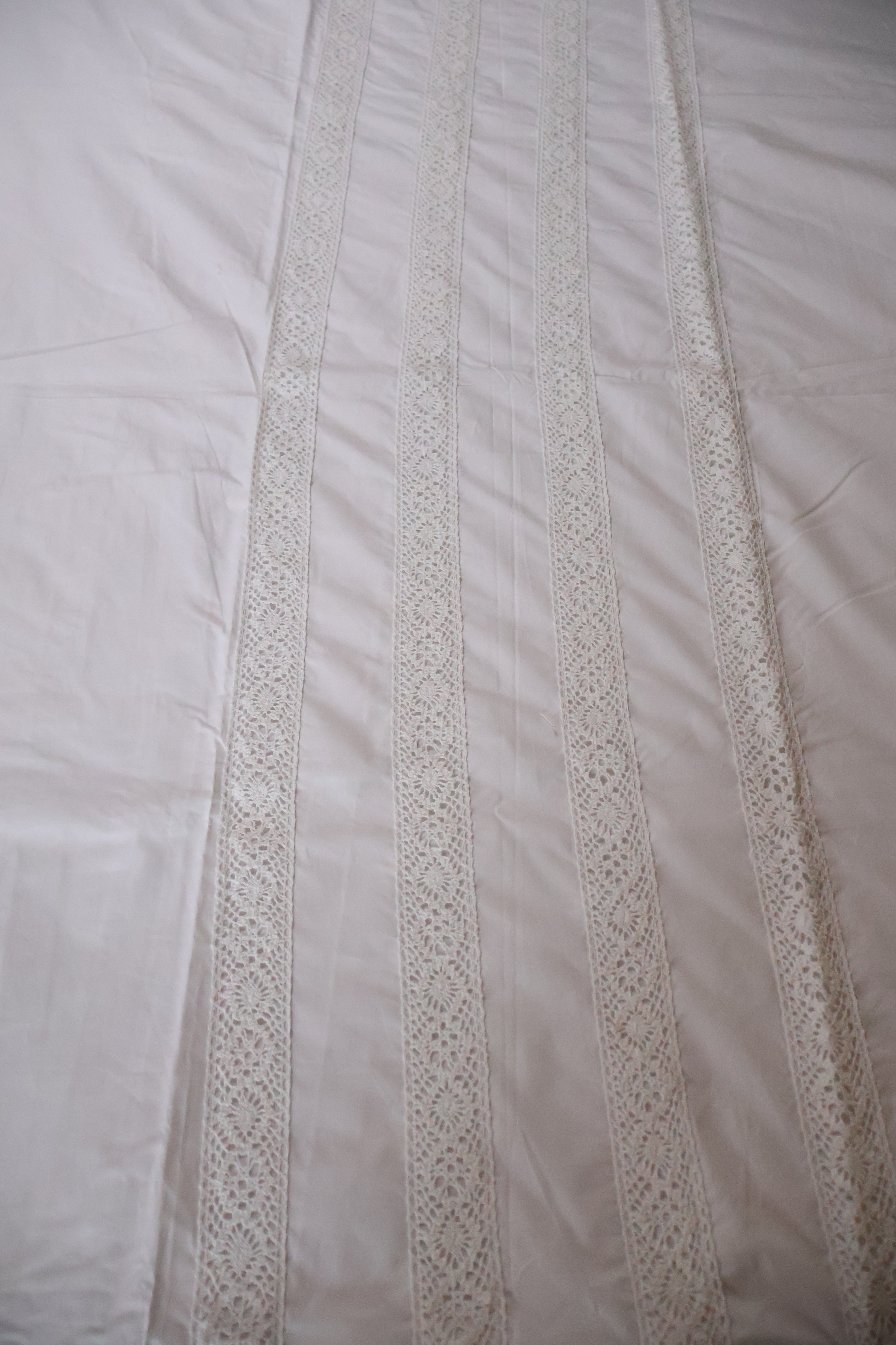Bedsheets - Premium designer Queen bedsheets dd lace (white)