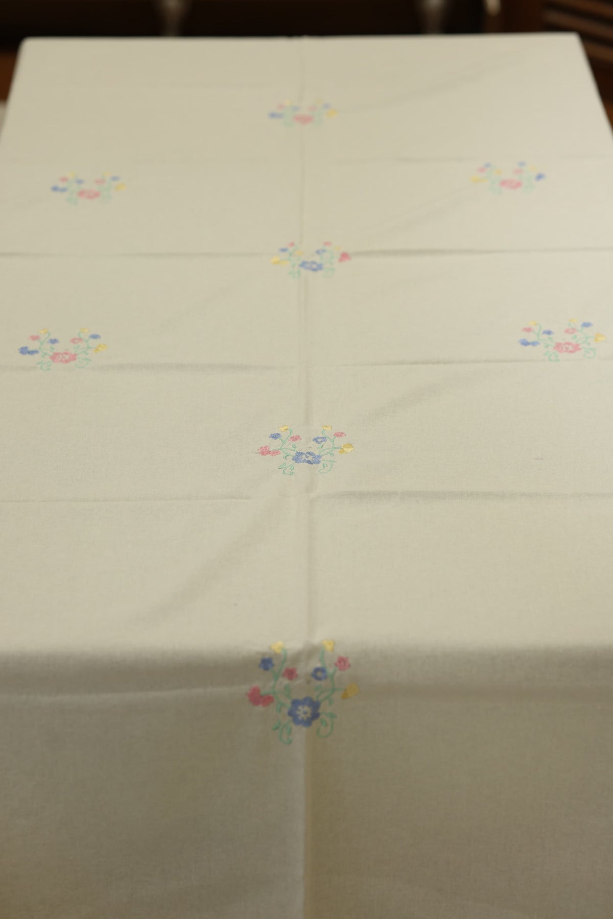 Table cloth - 6 seater embroidery