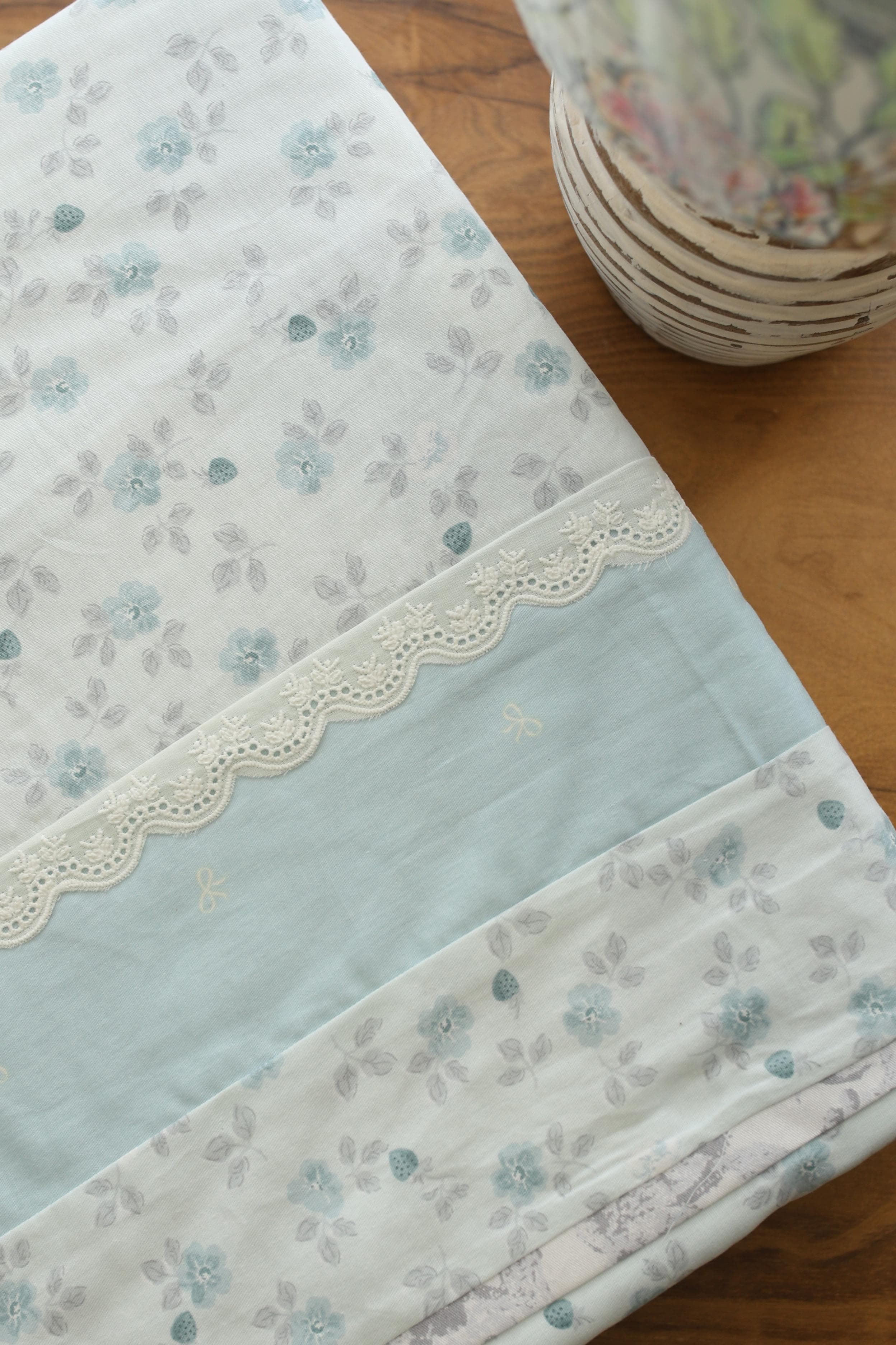 Bedsheets - Premium King cotton lace bedsheets majestic