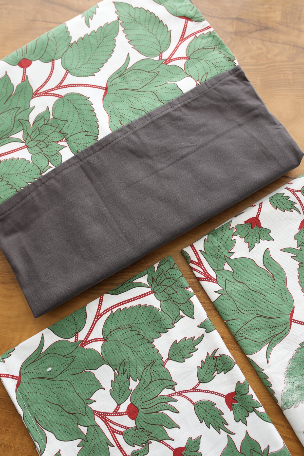 Bedsheets - King daily use border bedsheets