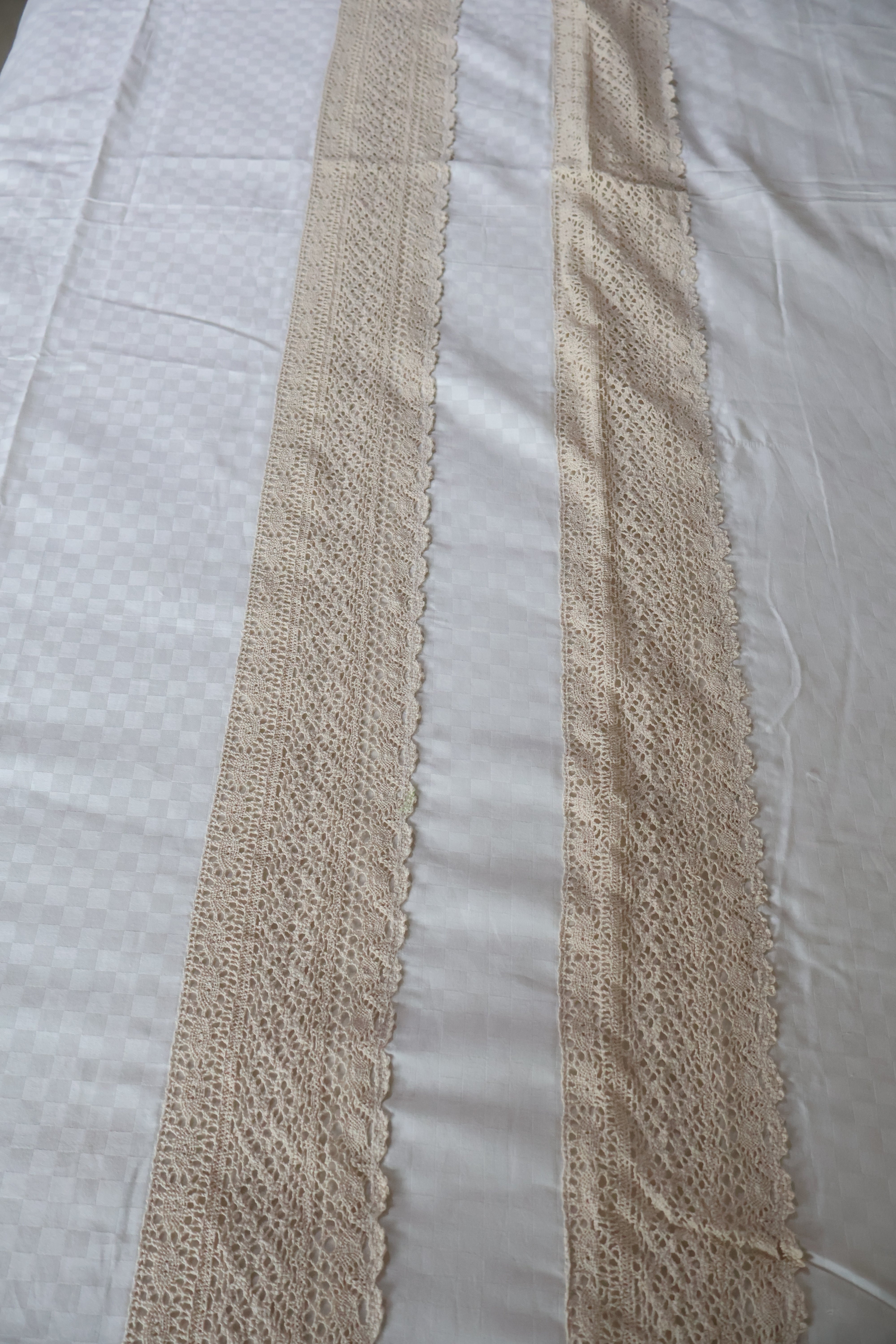 Bedsheets - Premium designer Queen bedsheets dd lace(off-white or ivory)