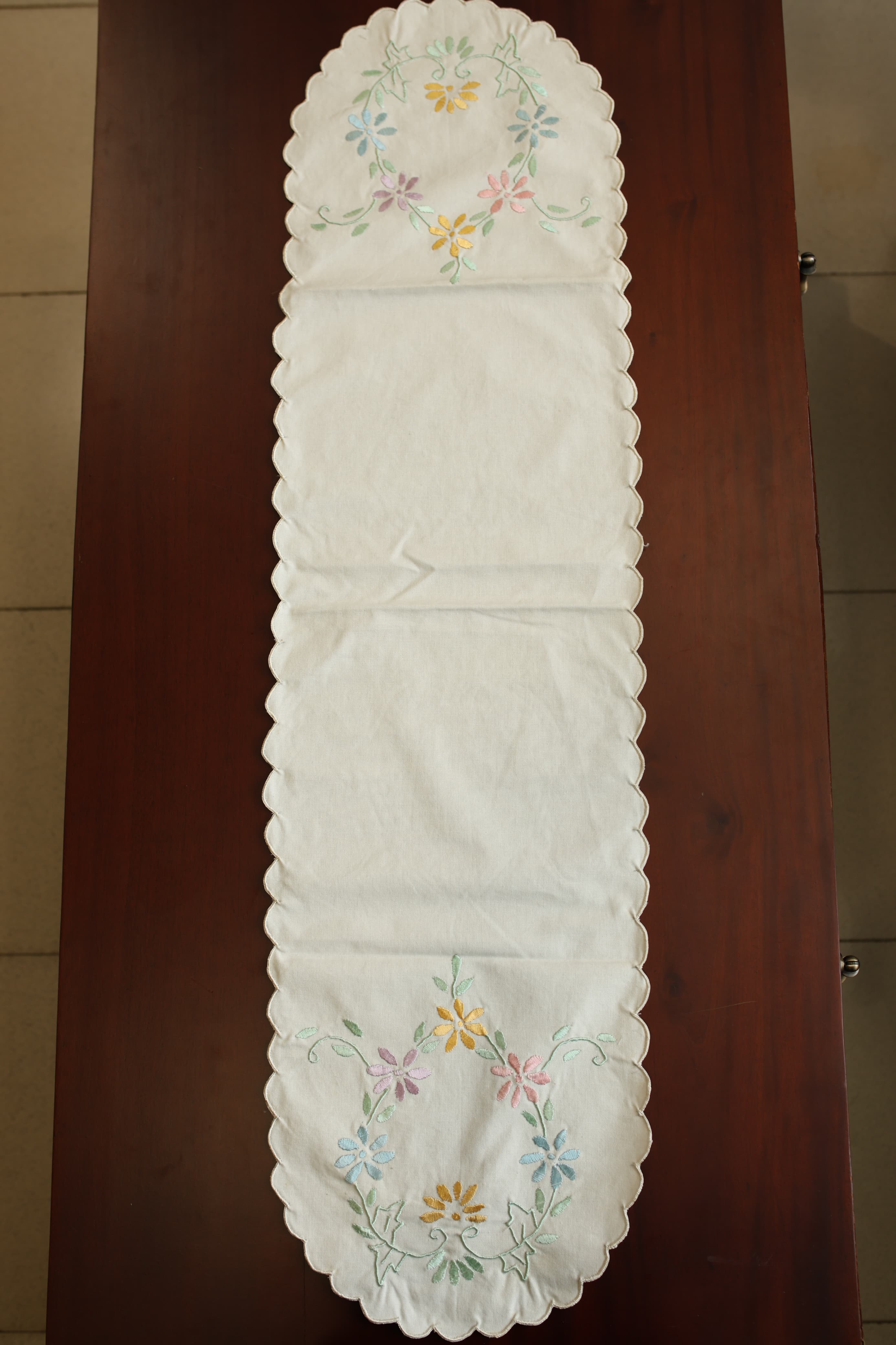 Table runners-Cut work