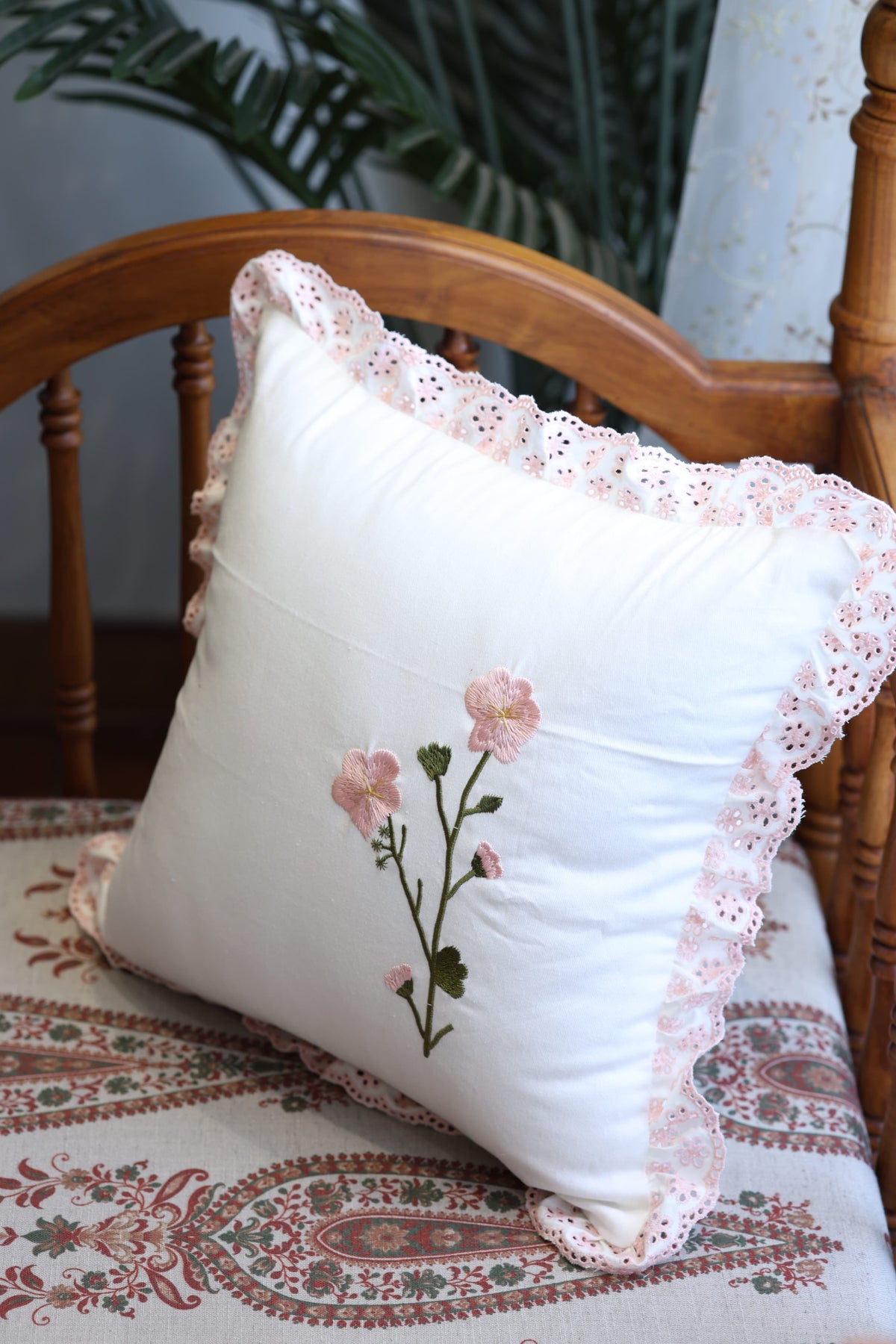 Cushion covers - Embroidery pink Petal
