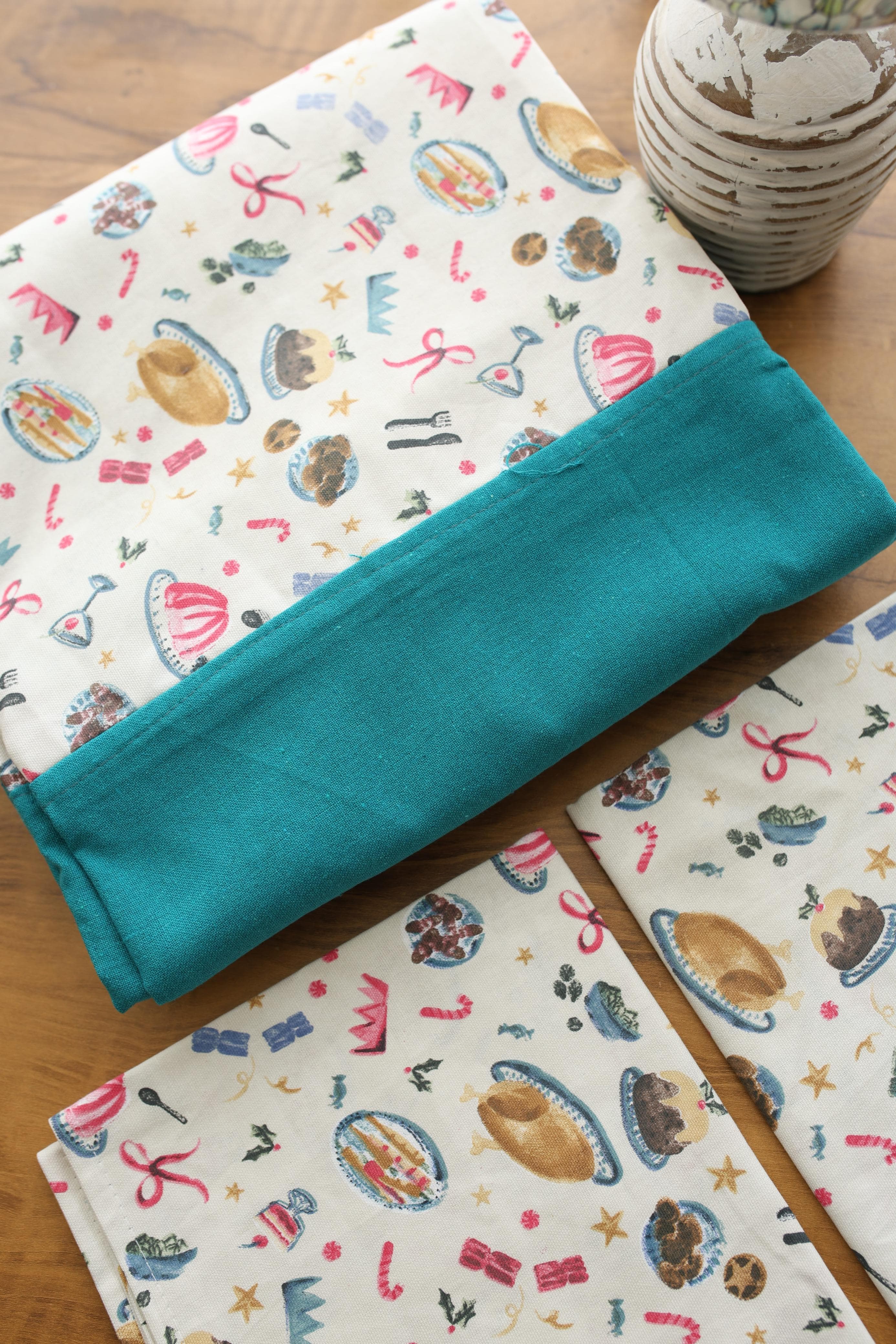 Bedsheets - King daily use border bedsheets