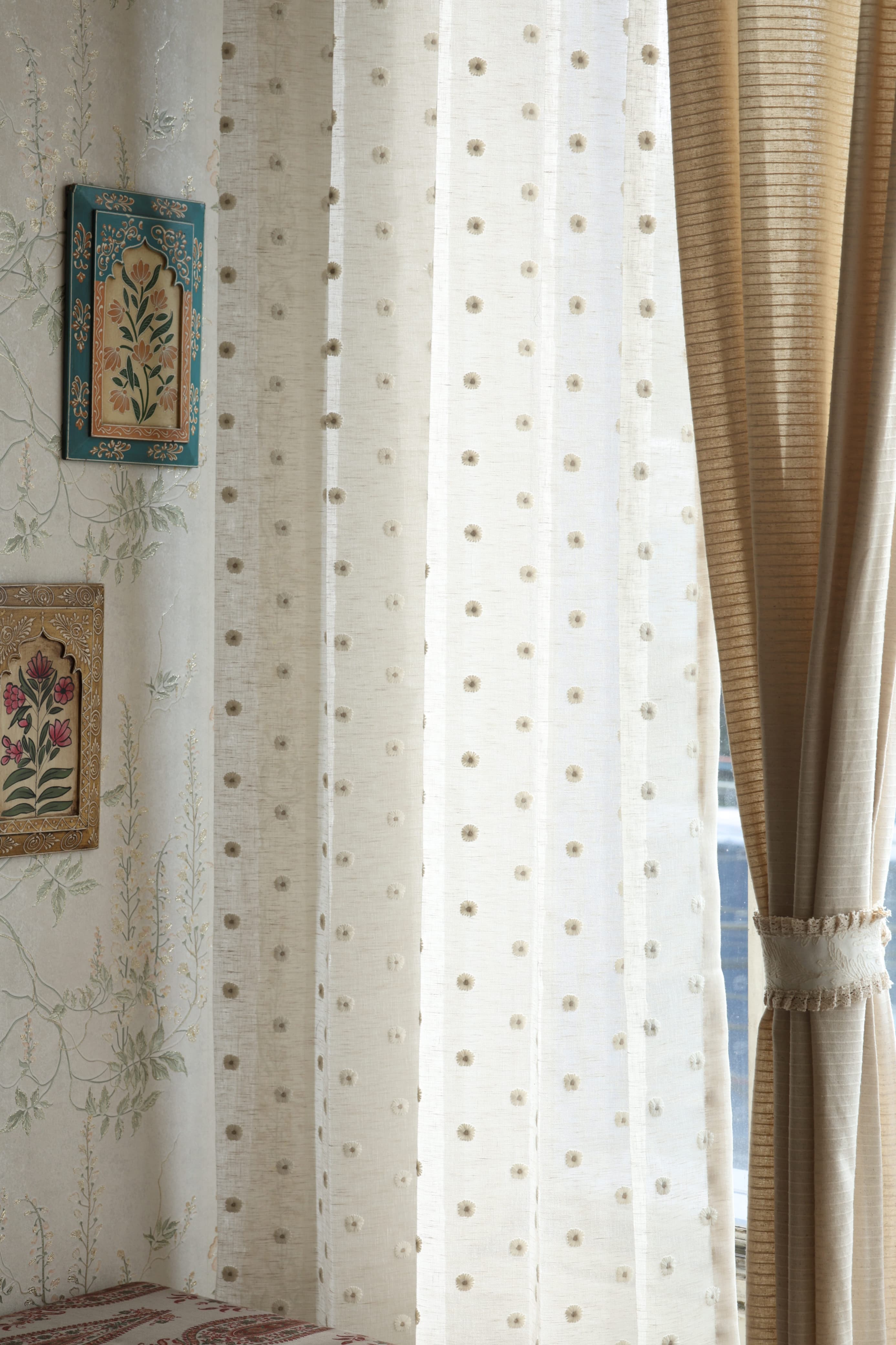 Daisy Sheer Premium embroidery Sheer Curtain : Cream/ off