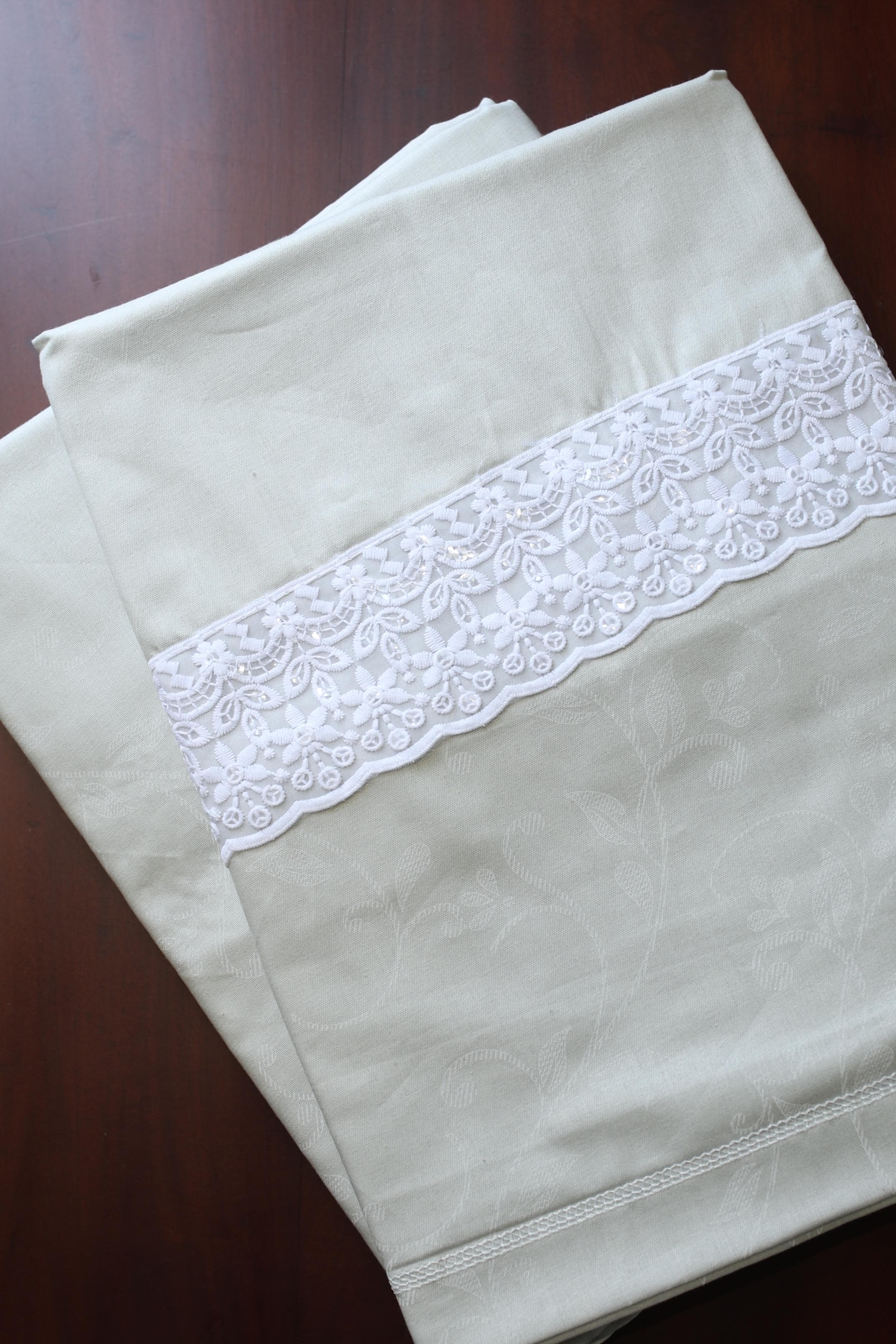 Bedsheets - King satin cotton lace bedsheets