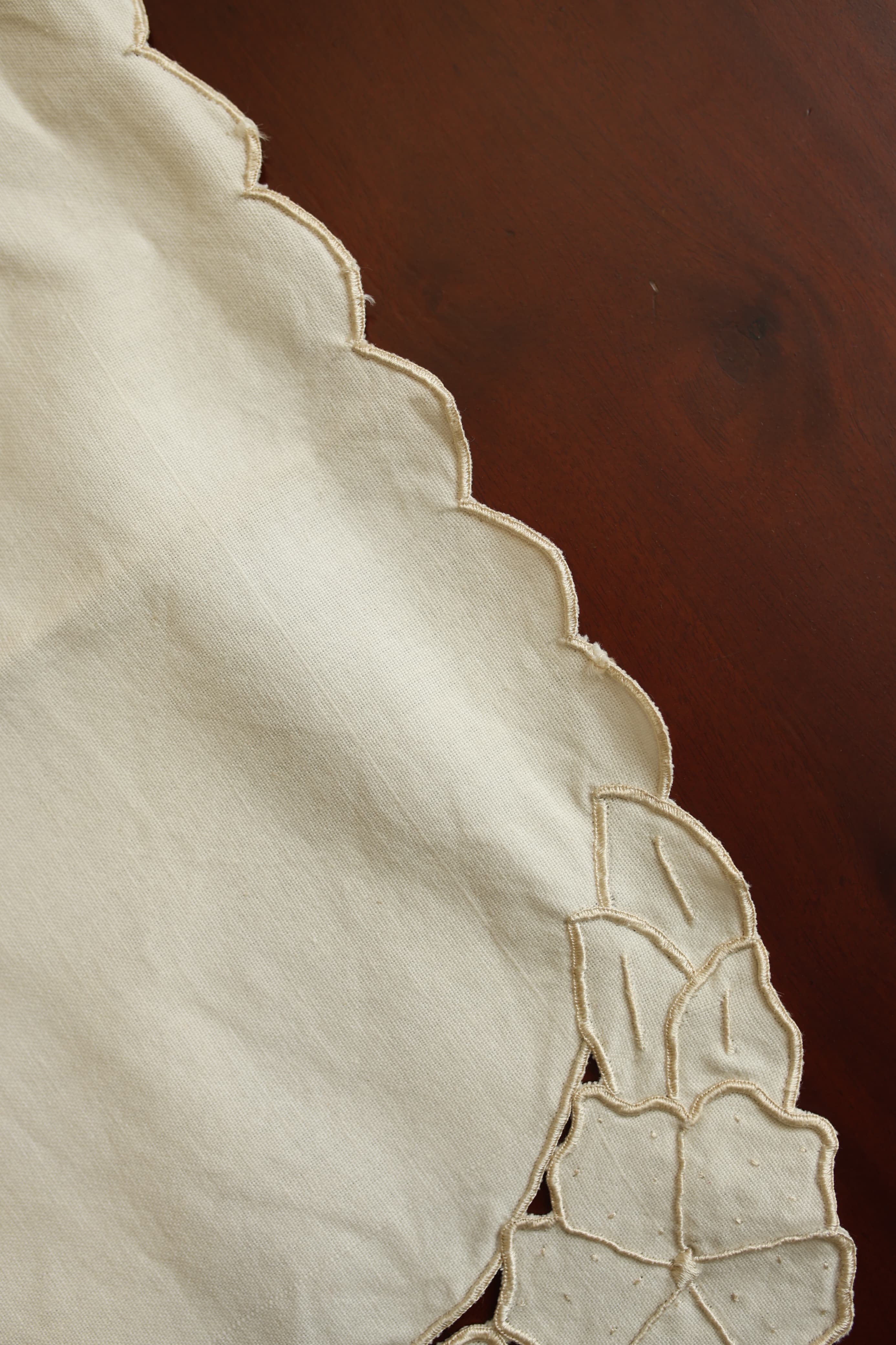 Table runners-Cut work