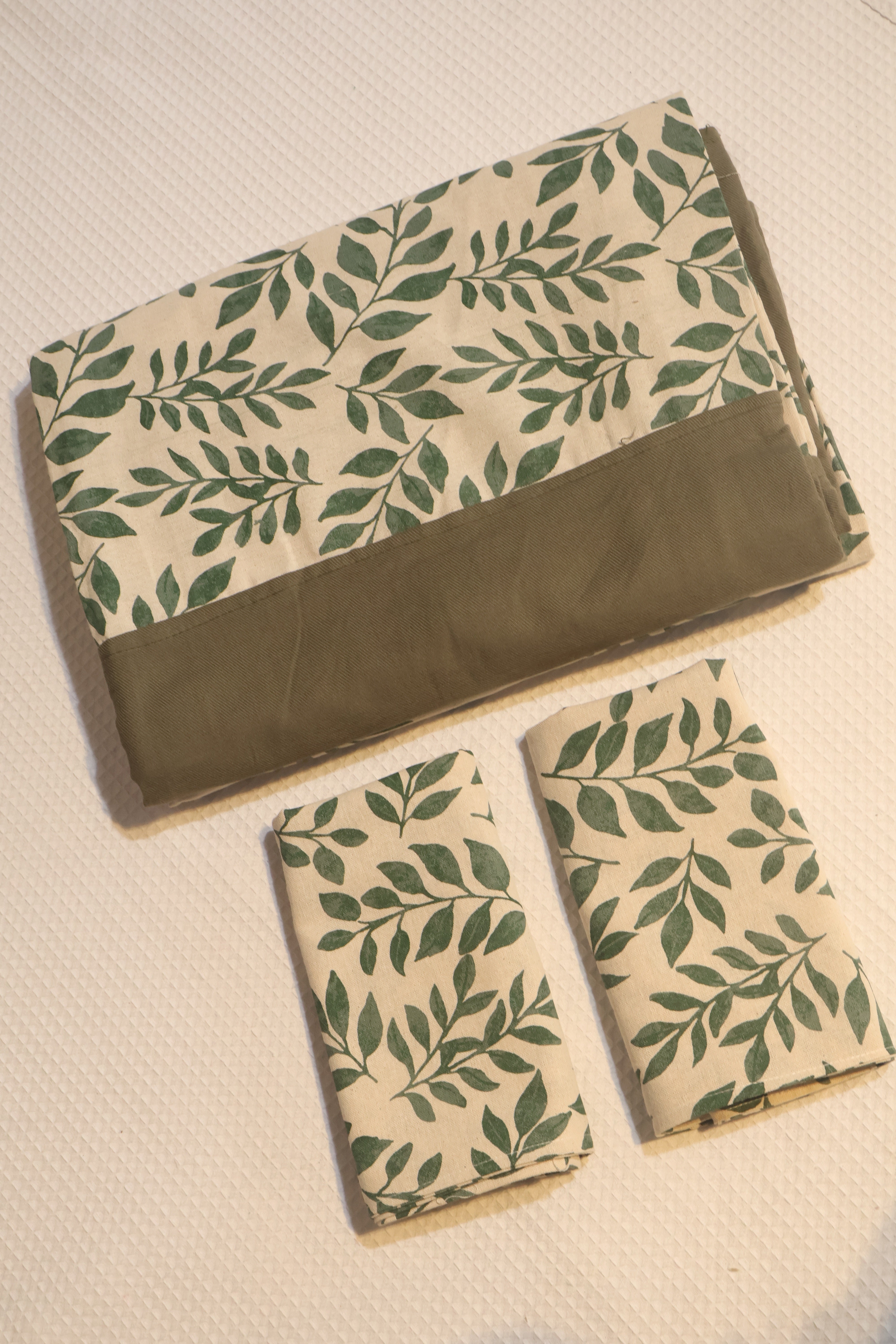 Bedsheets-Queen daily use border bedsheets