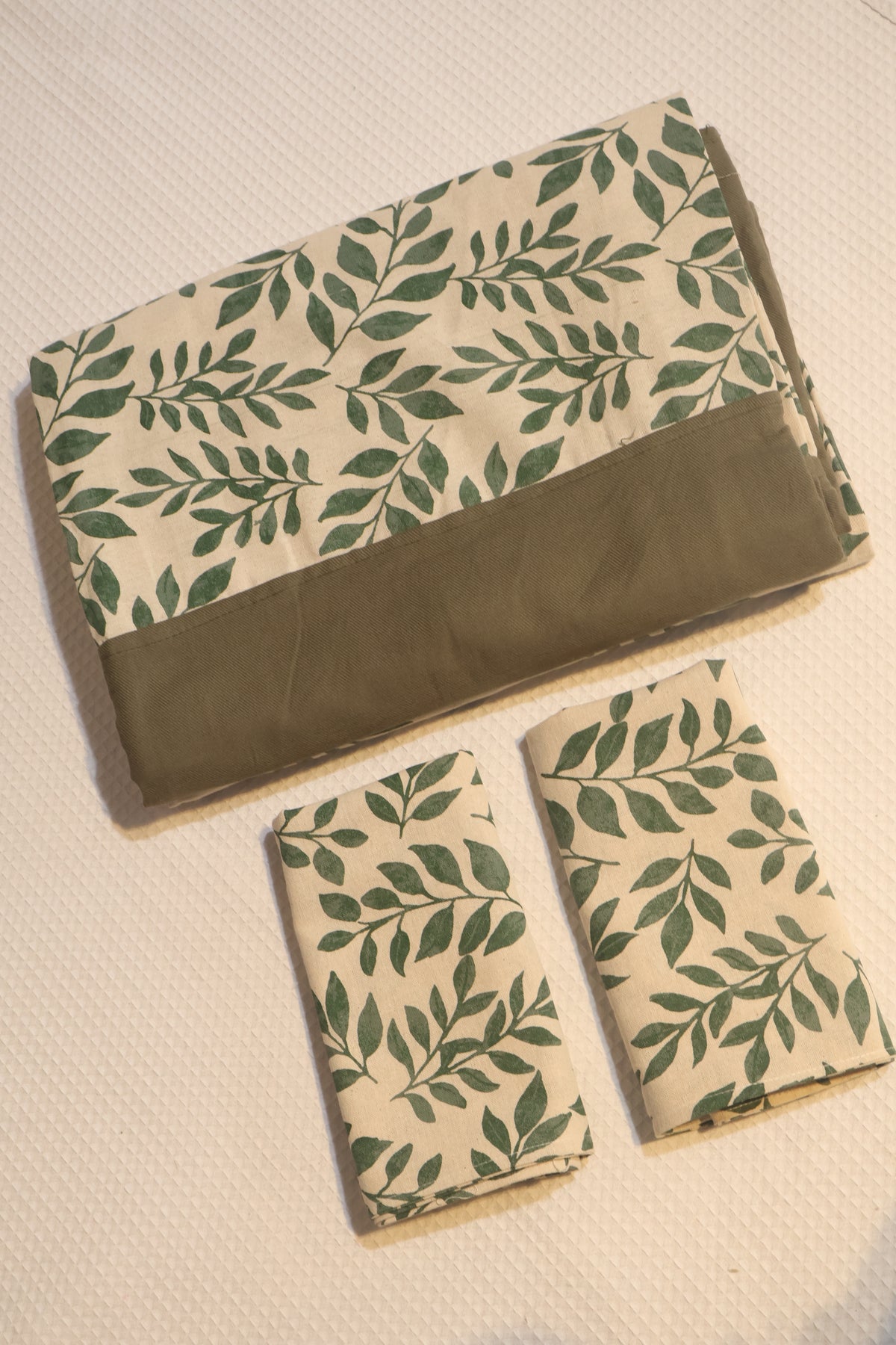 Bedsheets-Queen daily use border bedsheets