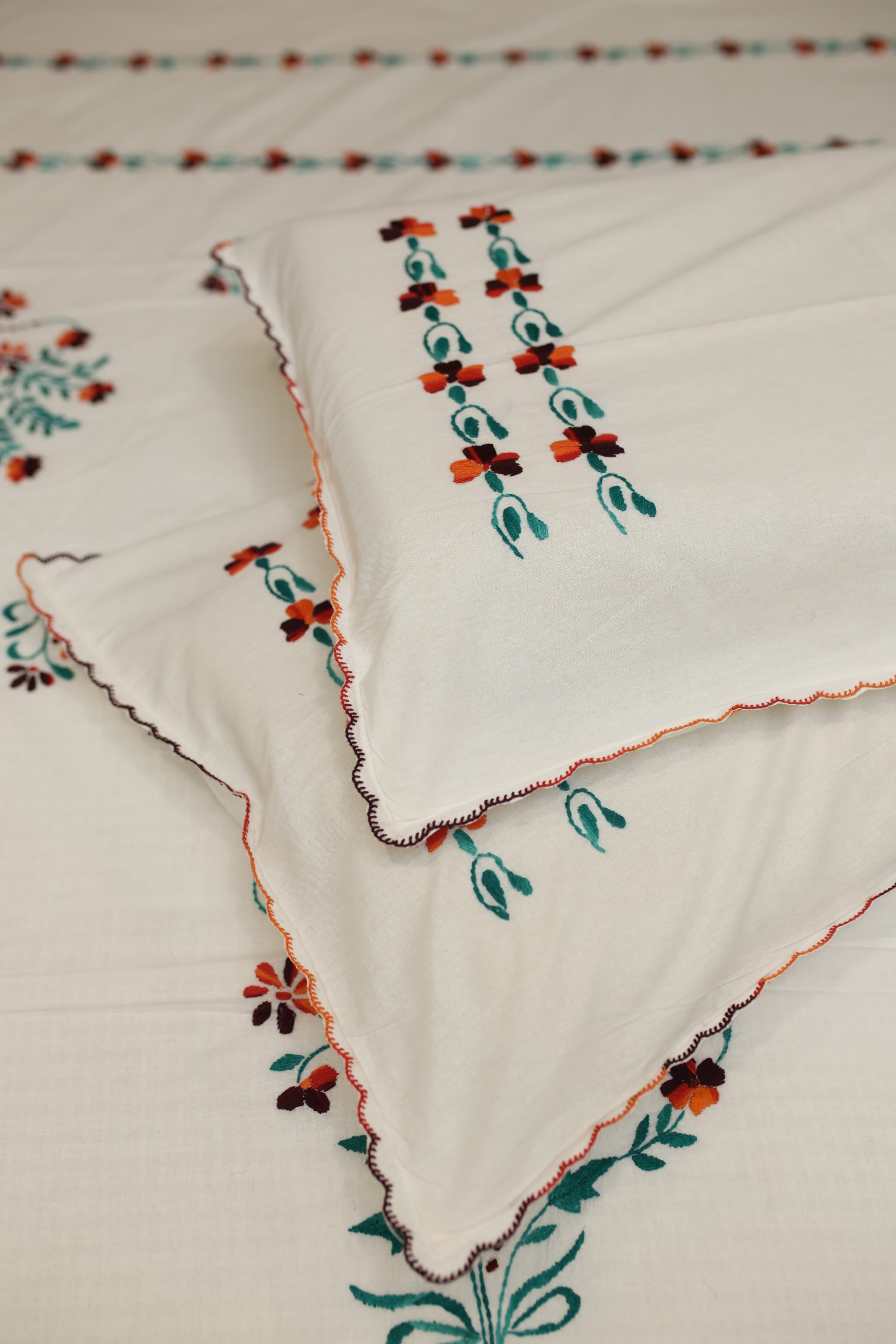 Bedsheets:Queen premium hand embroidered bedsheets HEQ