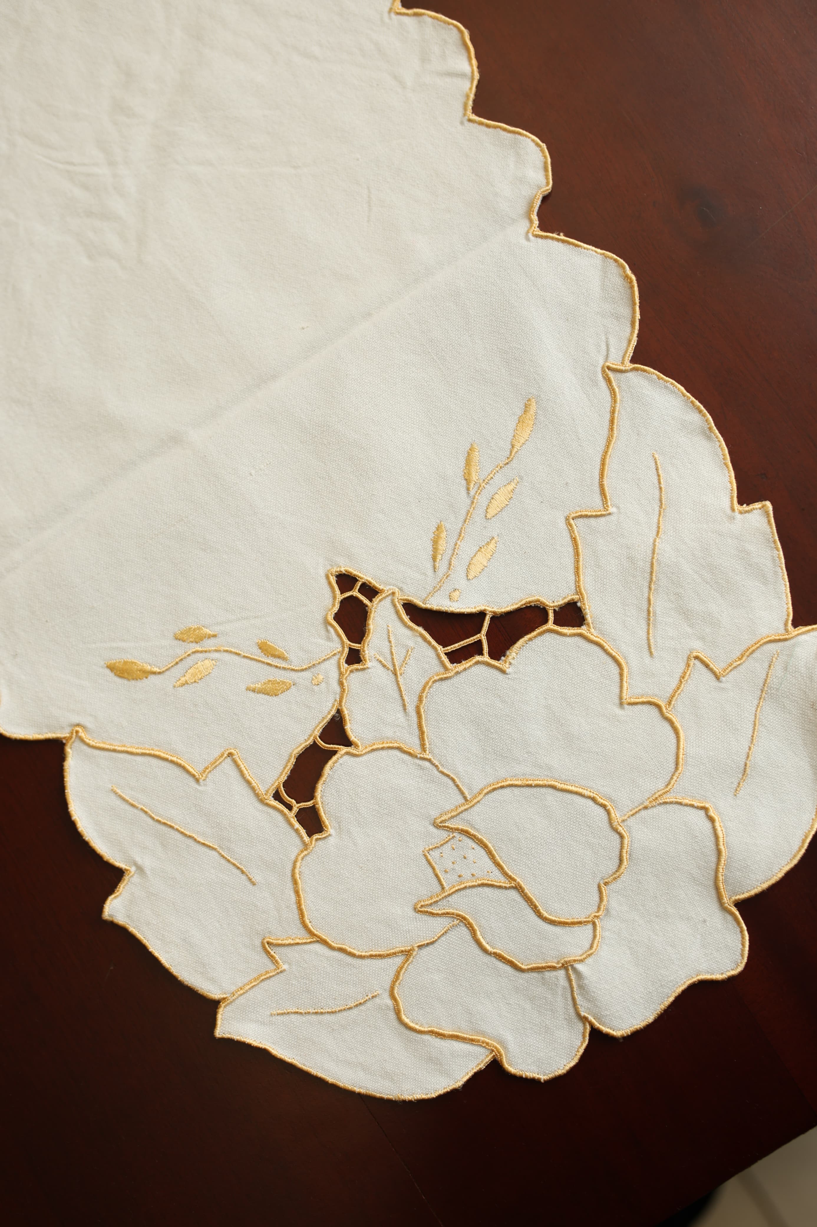 Table runners-Cut work