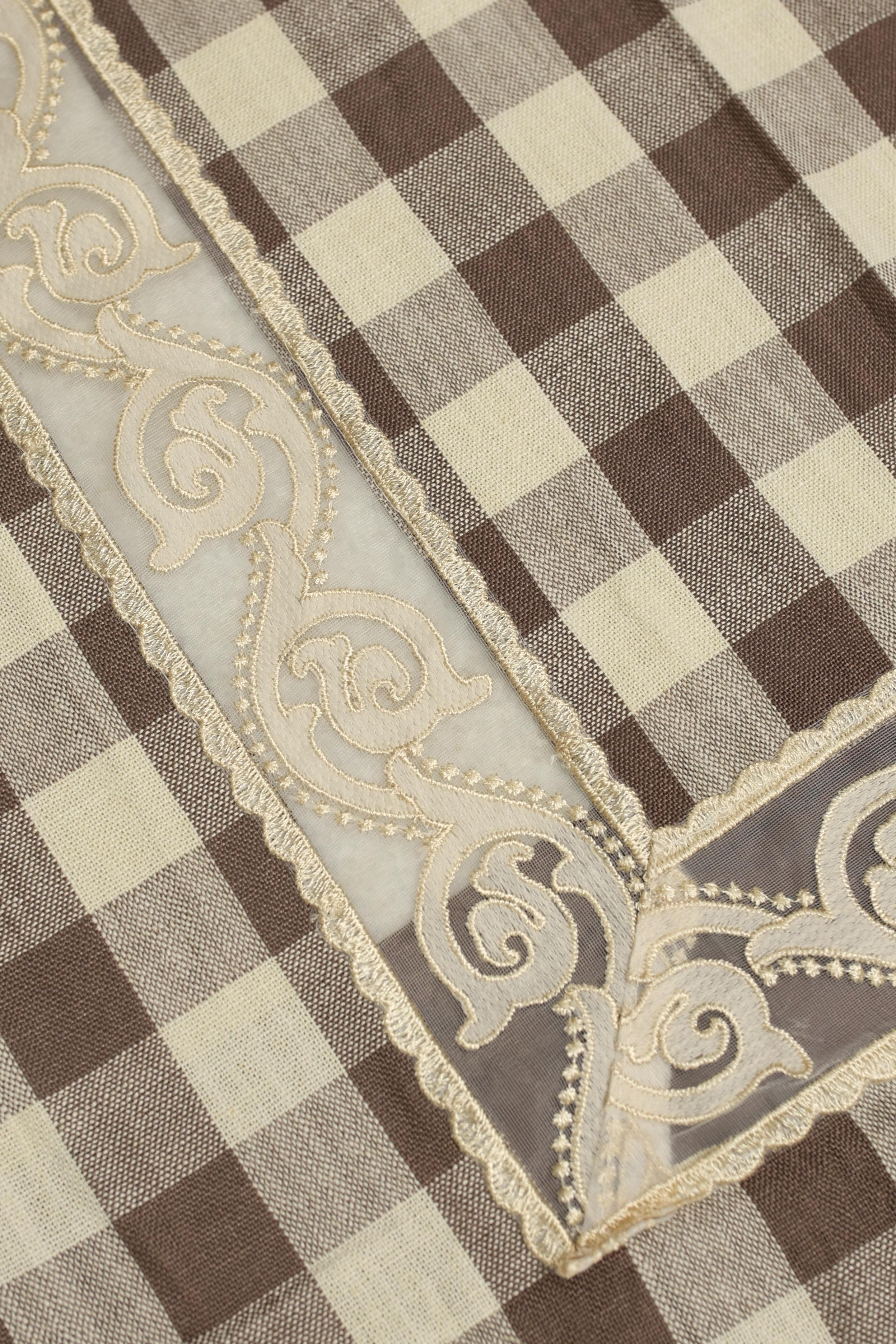 Classic Checkered 6 -Seater Tablecloth with Embroidered Lace Border