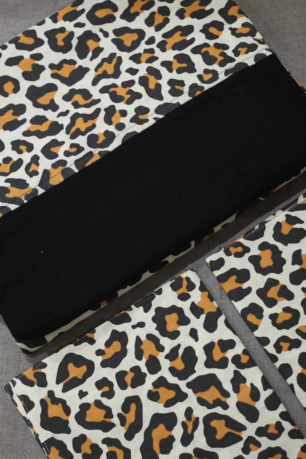 Bedsheets - Queen daily use border bedsheets