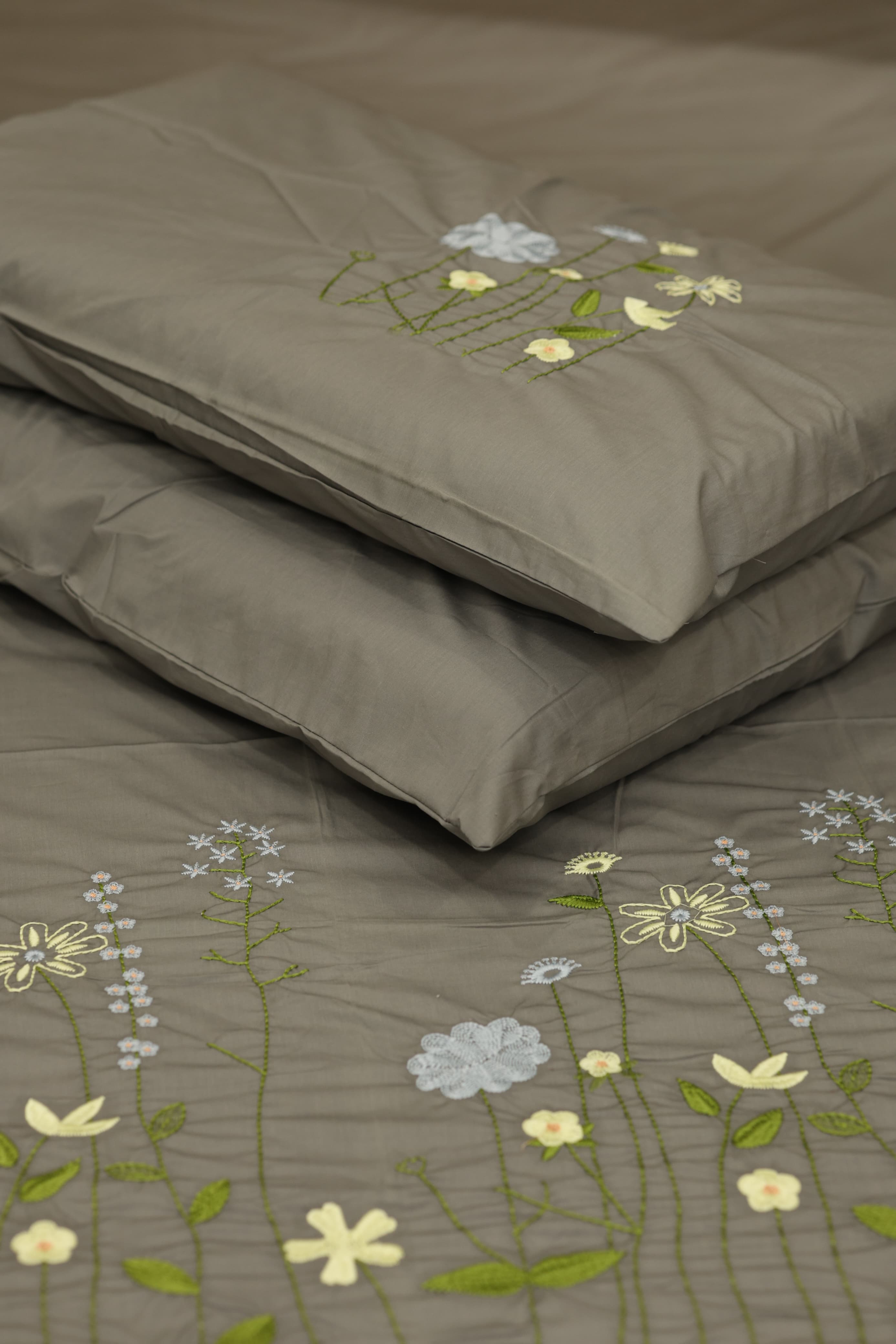 Premium Machine Embroidery Soft Cotton Queen Bedsheet Set - Grey