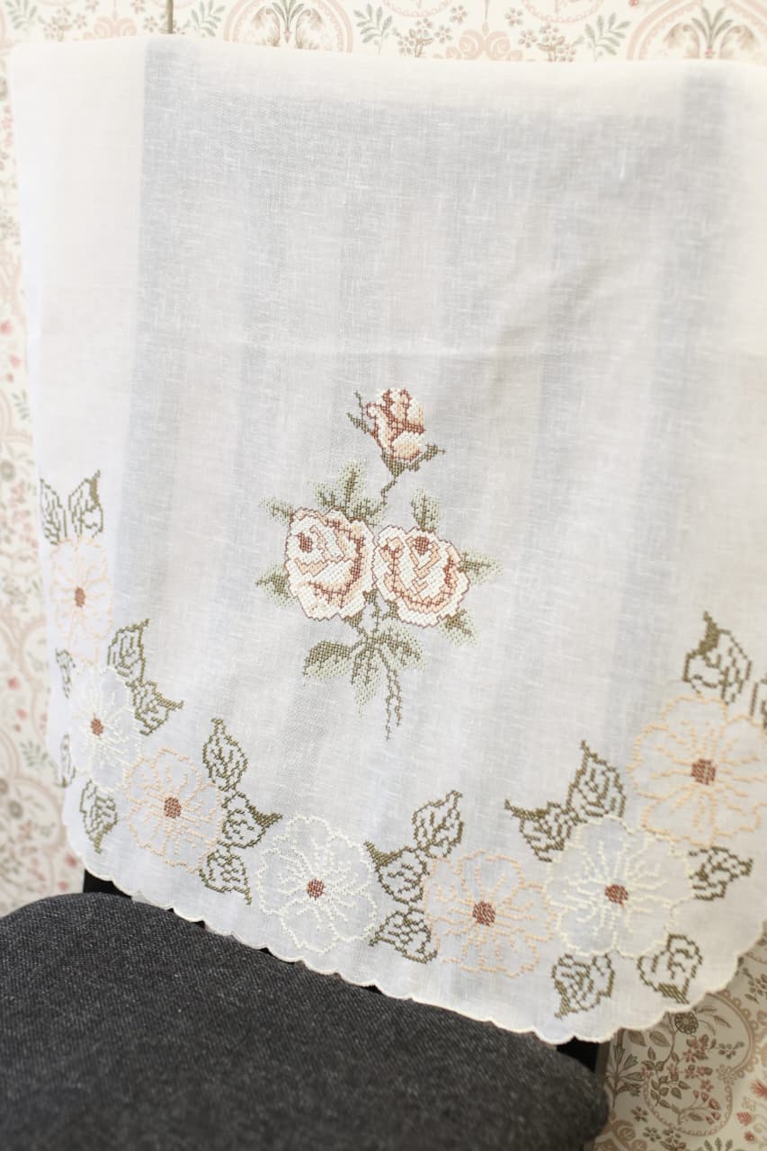 Chair / Sofa back - Embroidery floral
