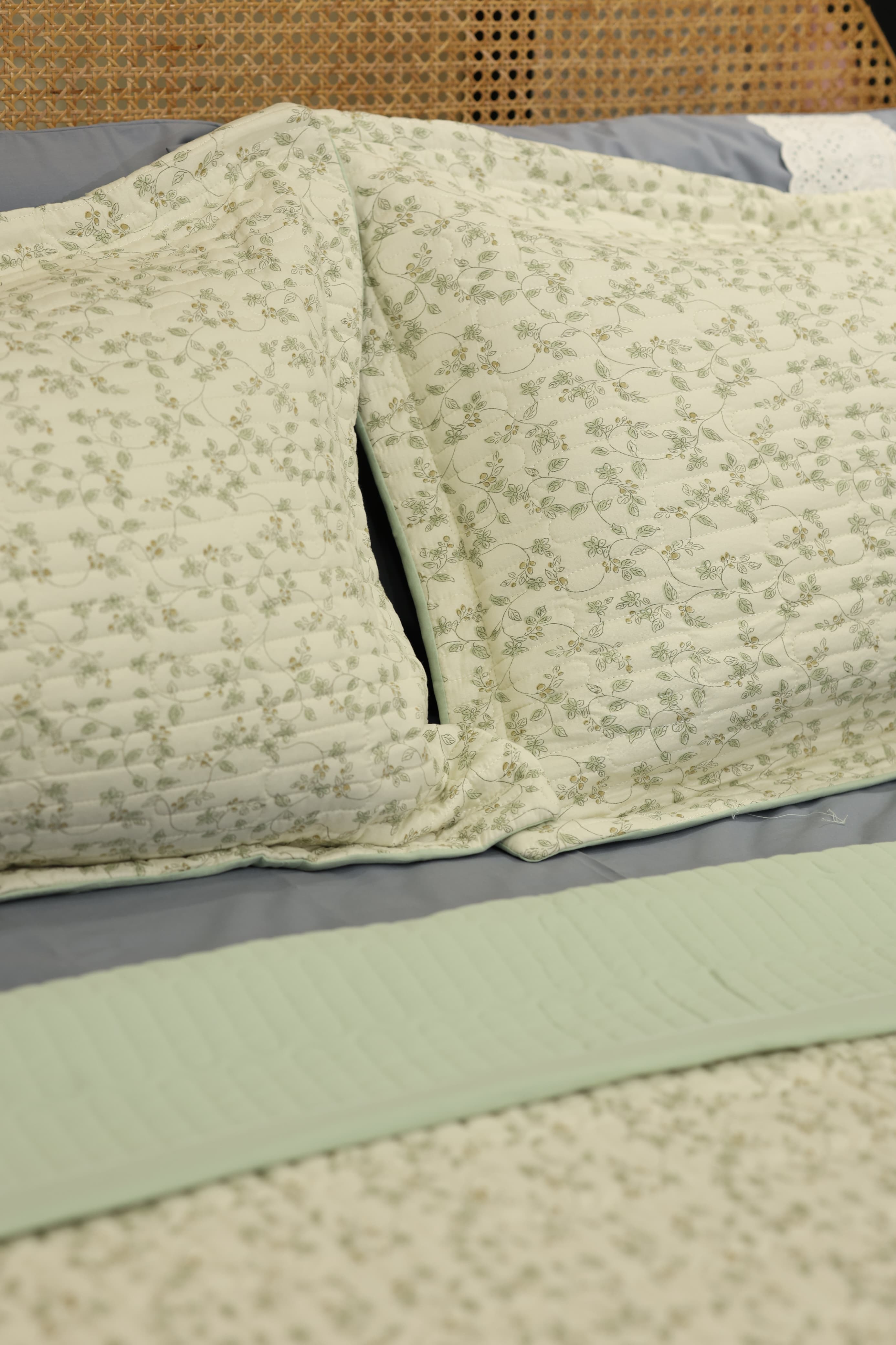 Premium bedcover