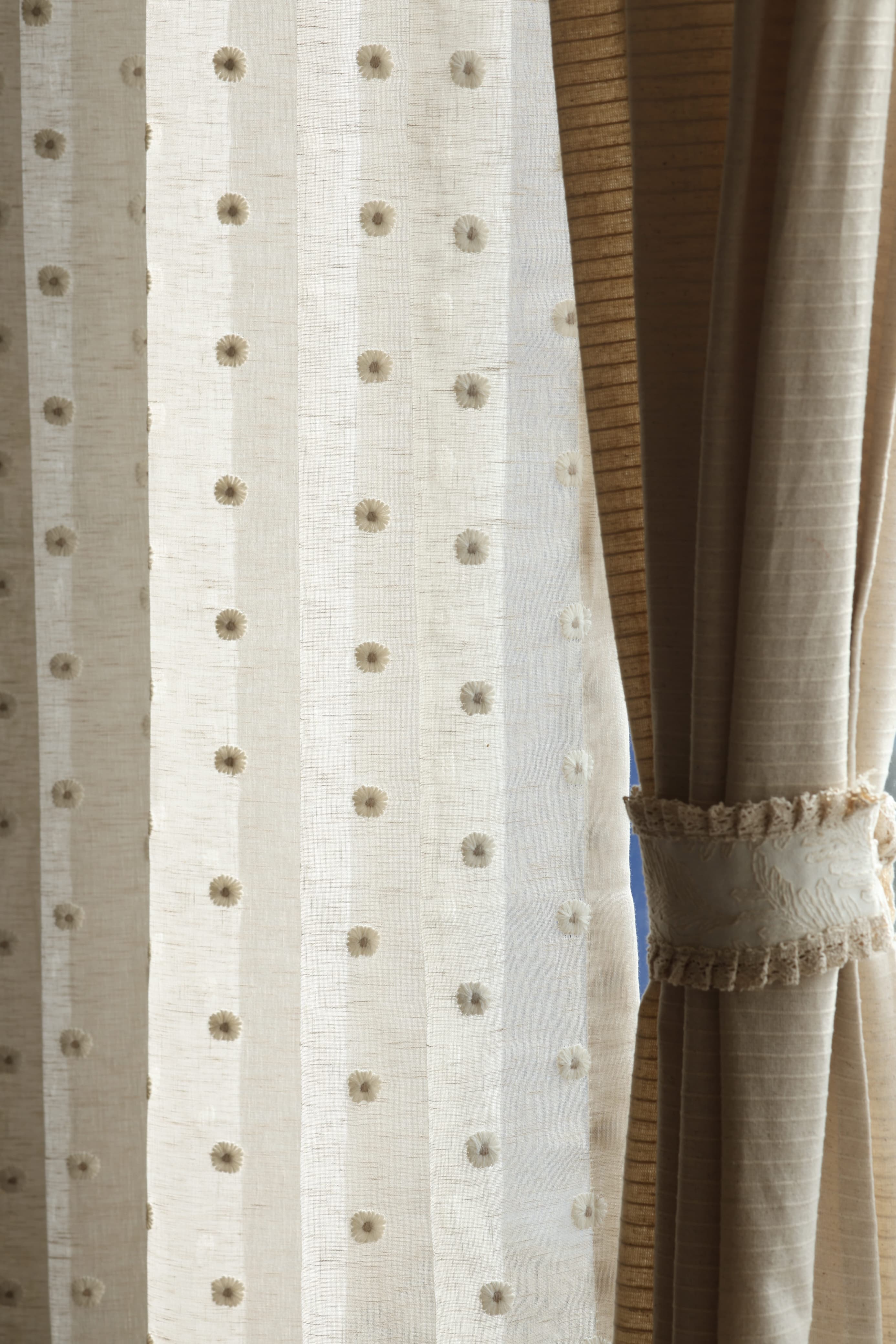 Daisy Sheer Premium embroidery Sheer Curtain : Cream/ off