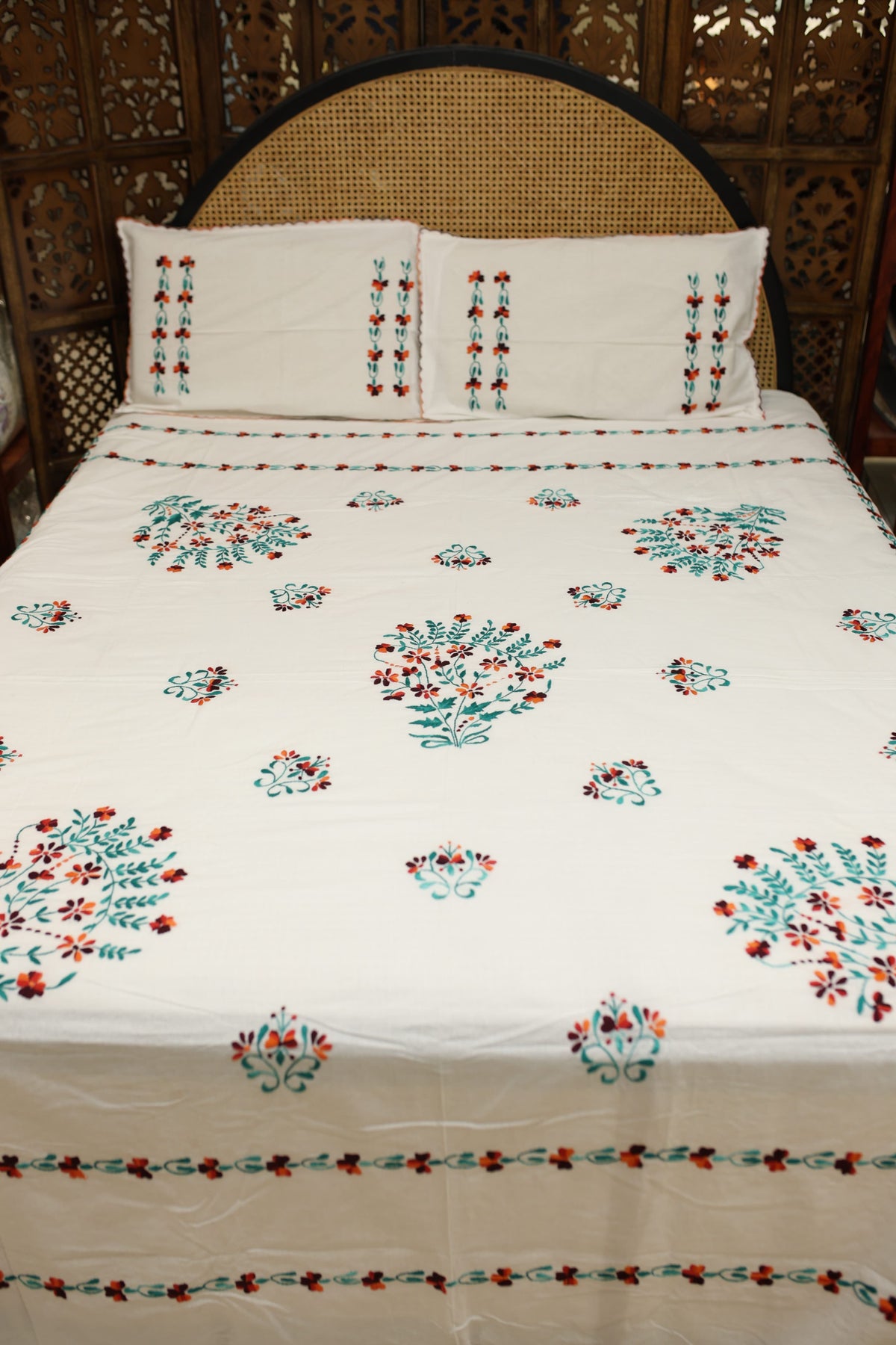 Bedsheets:Queen premium hand embroidered bedsheets HEQ
