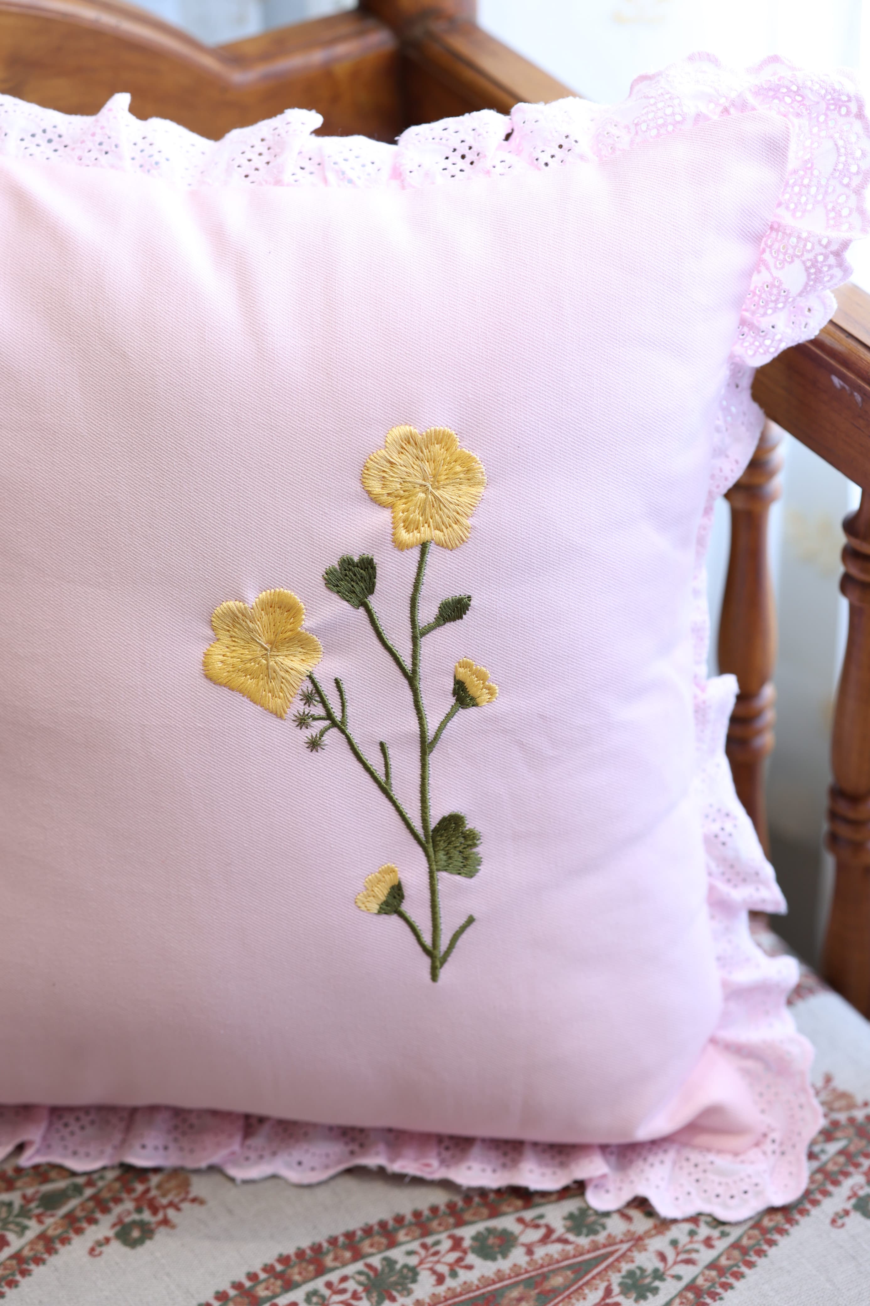 Cushion covers - Embroidery Buttercup Petal