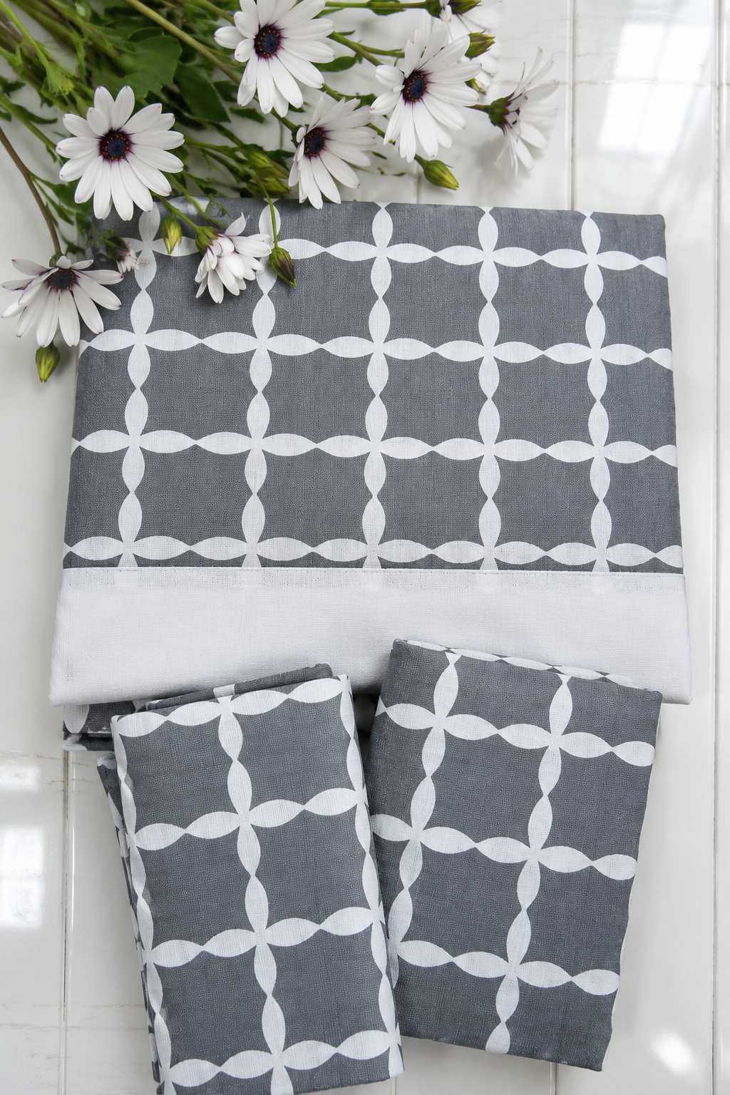 Bedsheets-Queen daily use border bedsheets