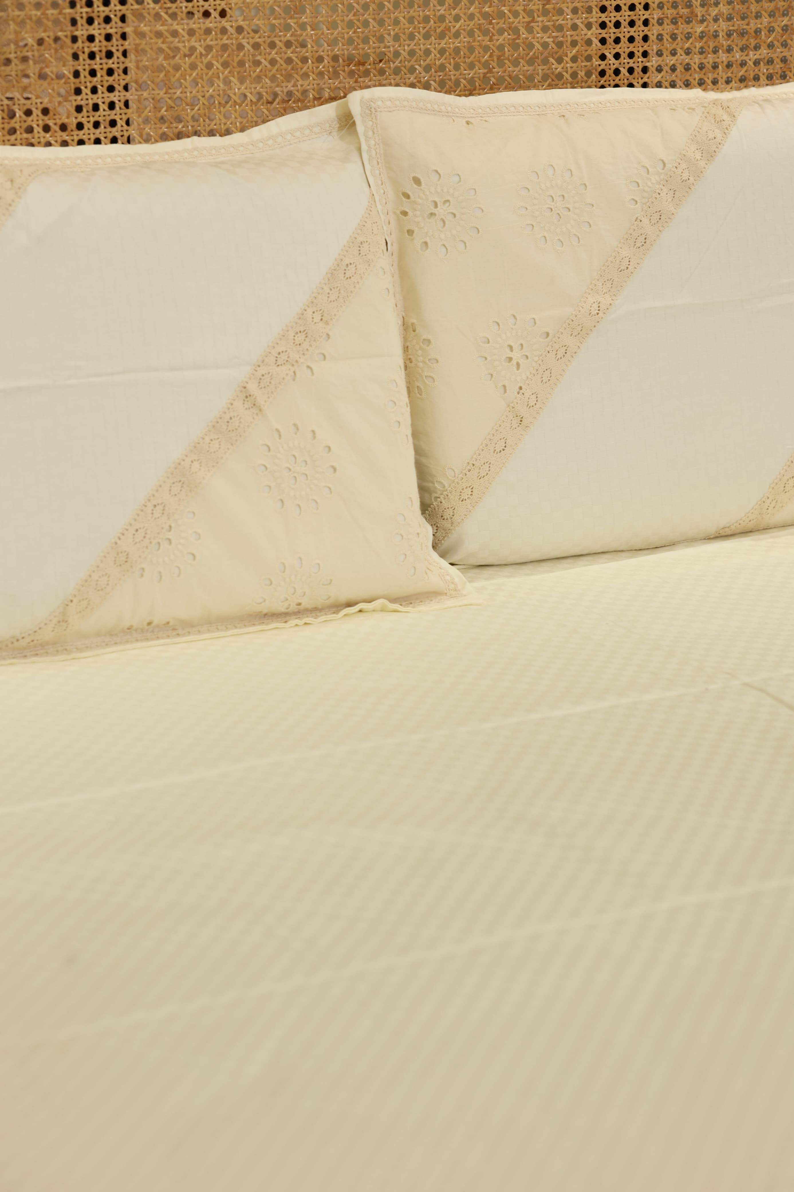 Bedsheets - Premium designer king bedsheets dd lace