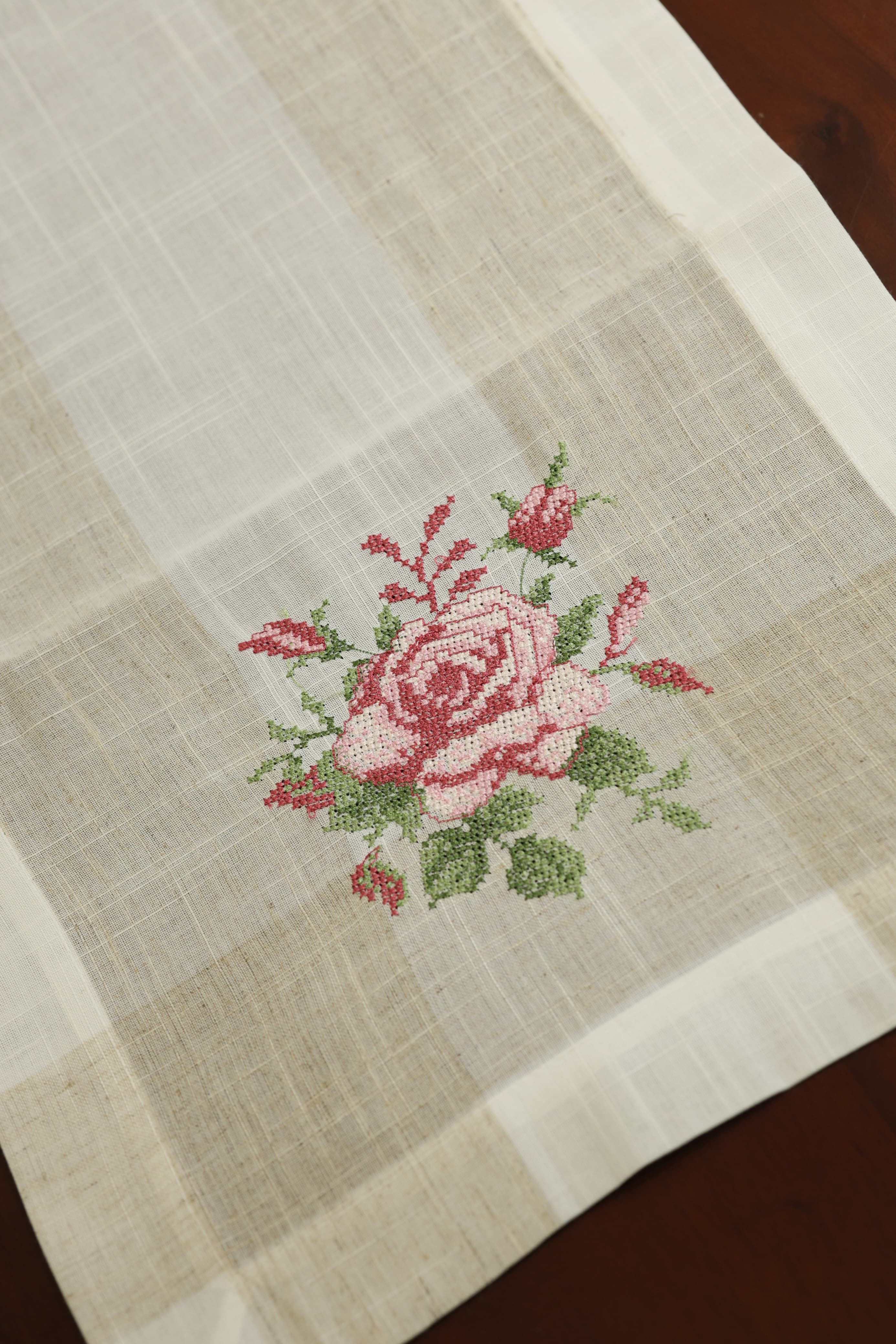 Table Runner - Cross stitch embroidery / Table centre