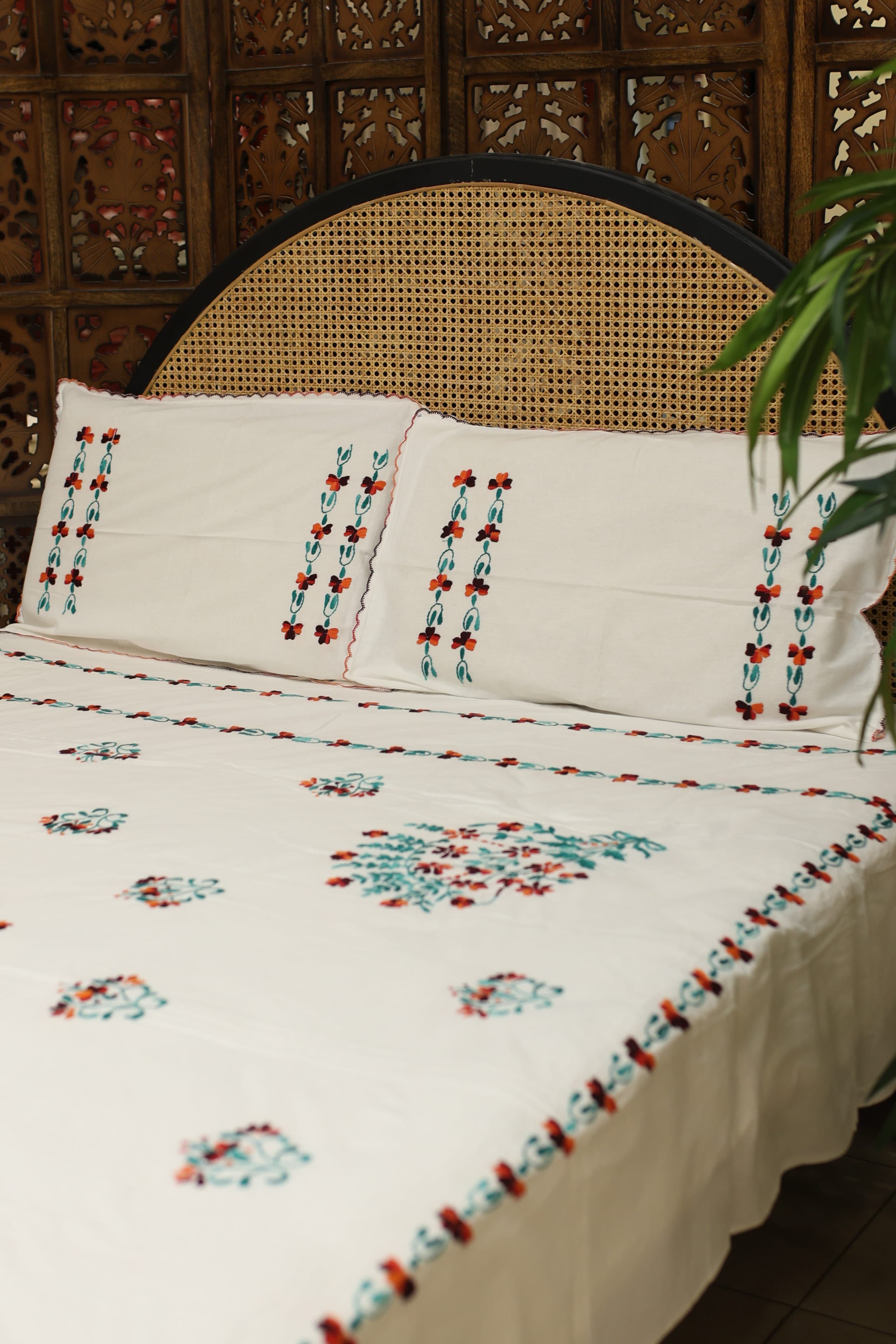 Bedsheets:Queen premium hand embroidered bedsheets HEQ