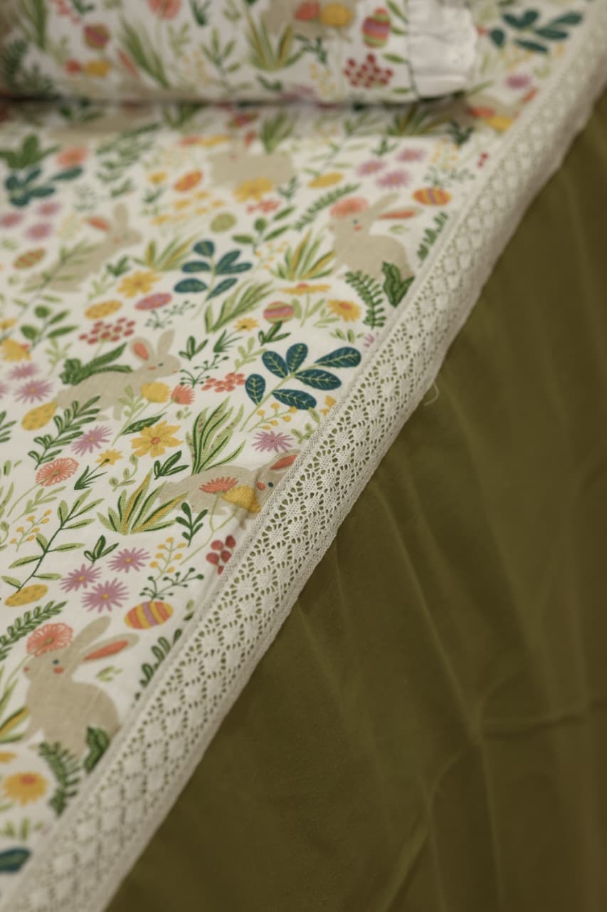 Bedsheets - Premium king floral printed lace bedsheet with cushion covers green bud