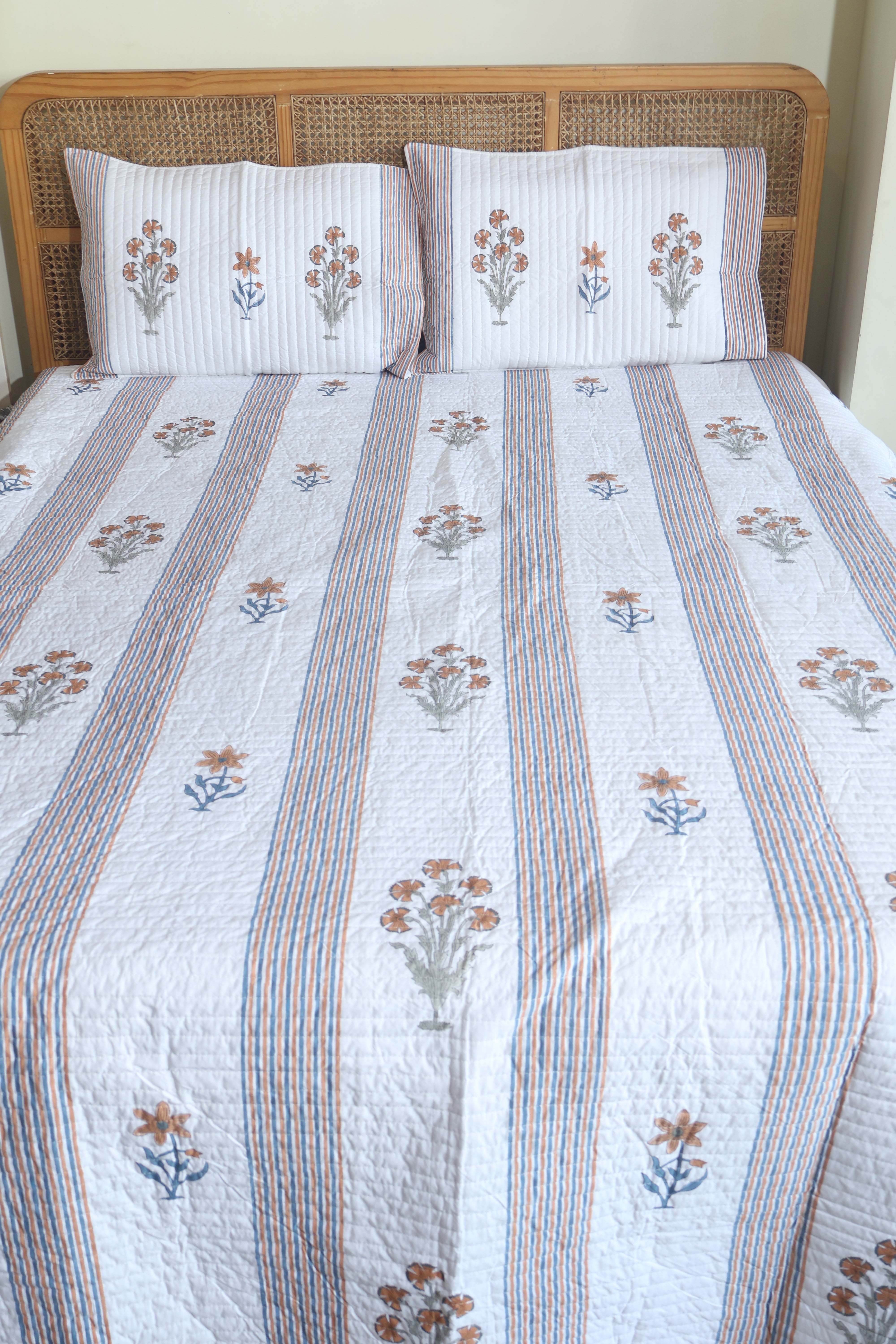 Quilted bedcover: Double (100inch*100inch)