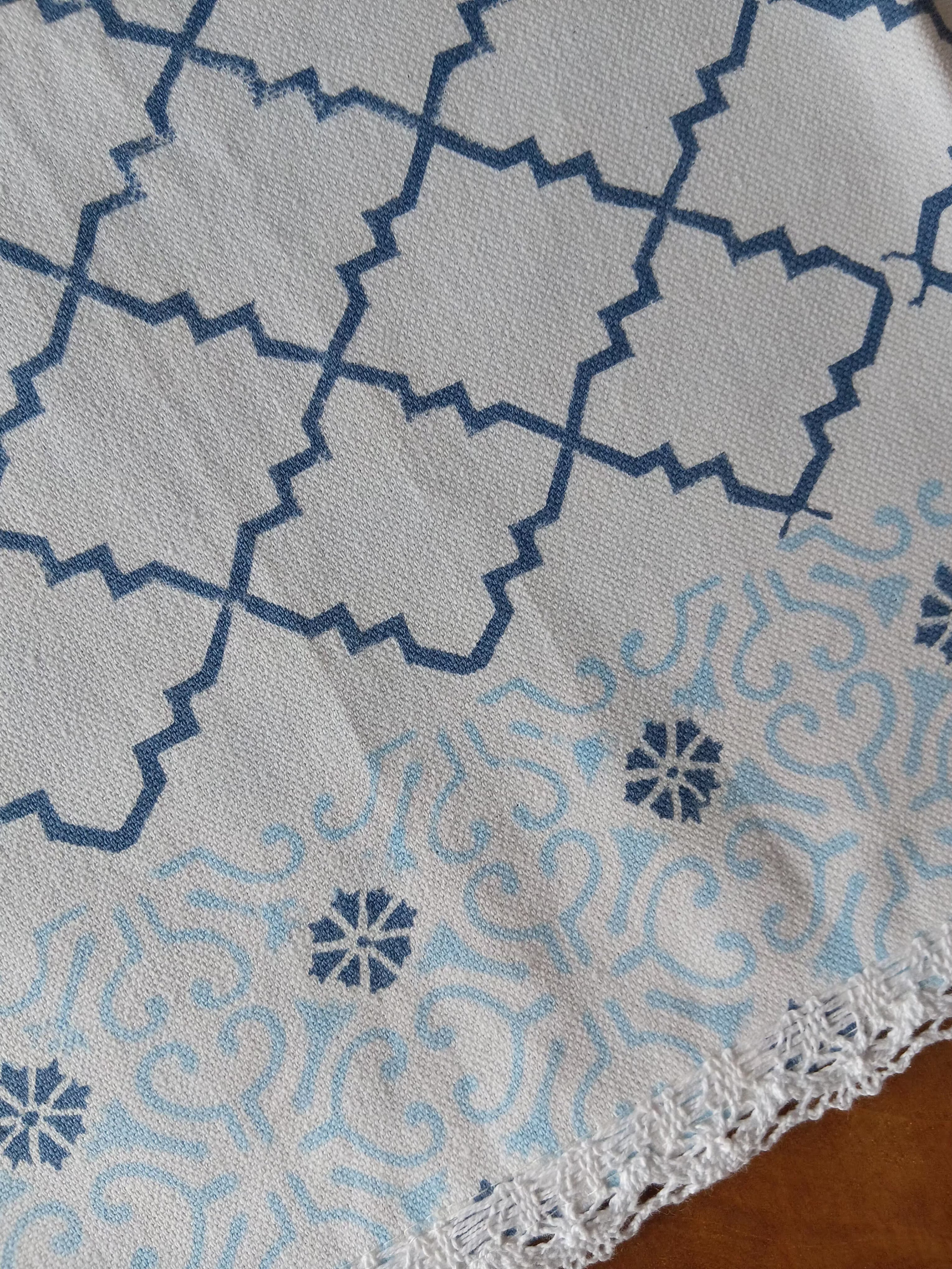 Table runners-8 seater