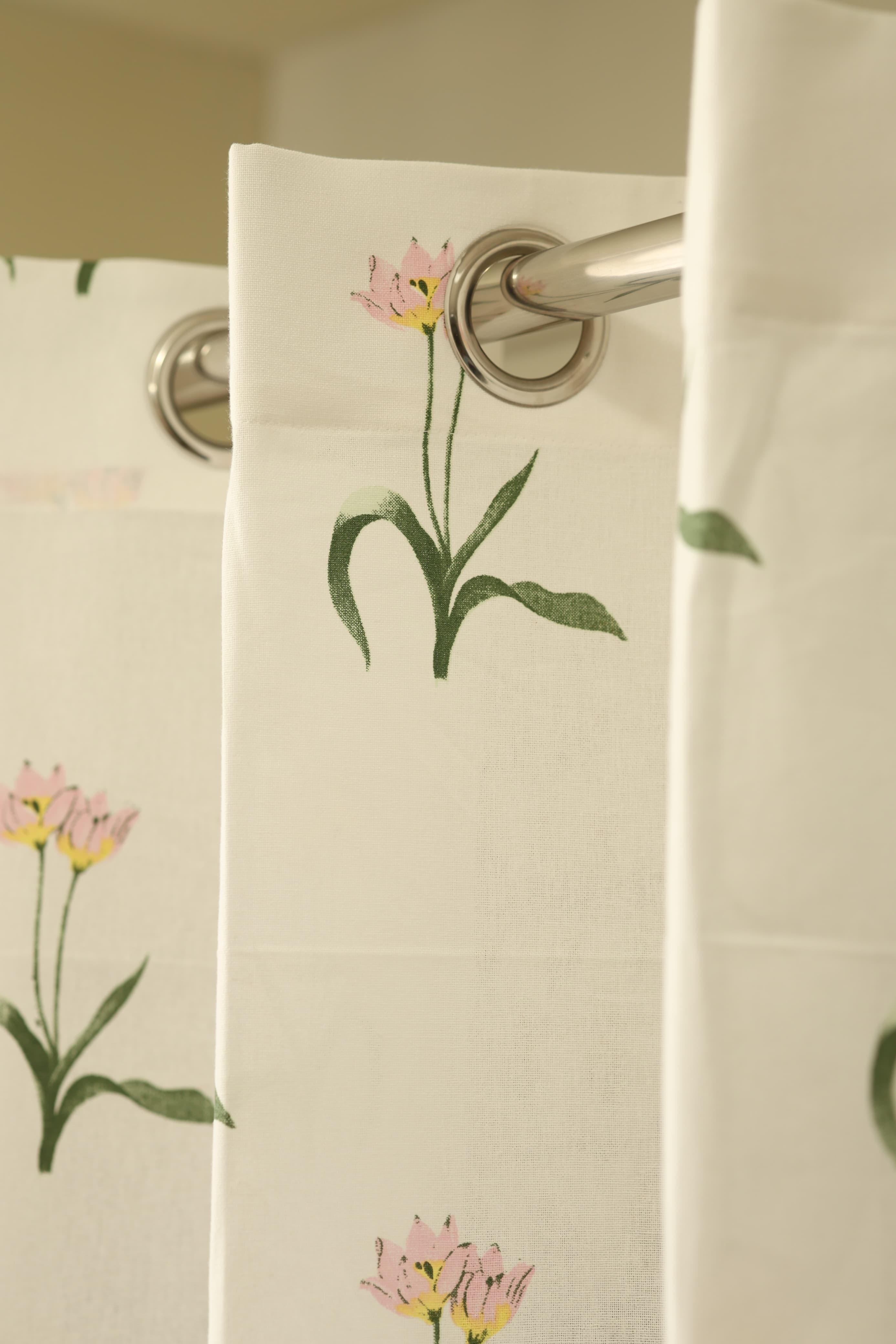 Curtains - Opaque floral curtains