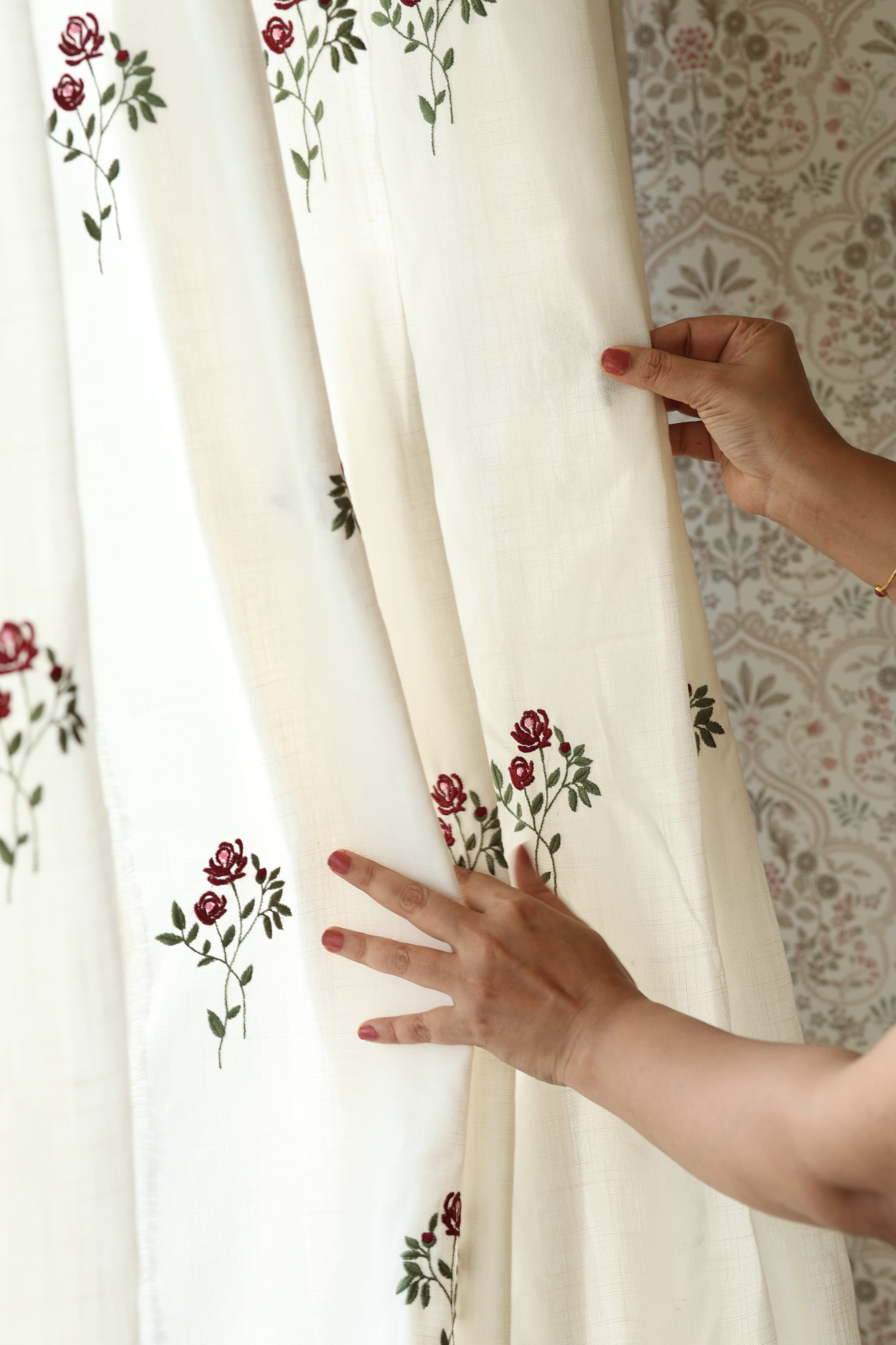 Curtains - Embroidery Semi transparent curtains LINEN ROSE ( off white base)