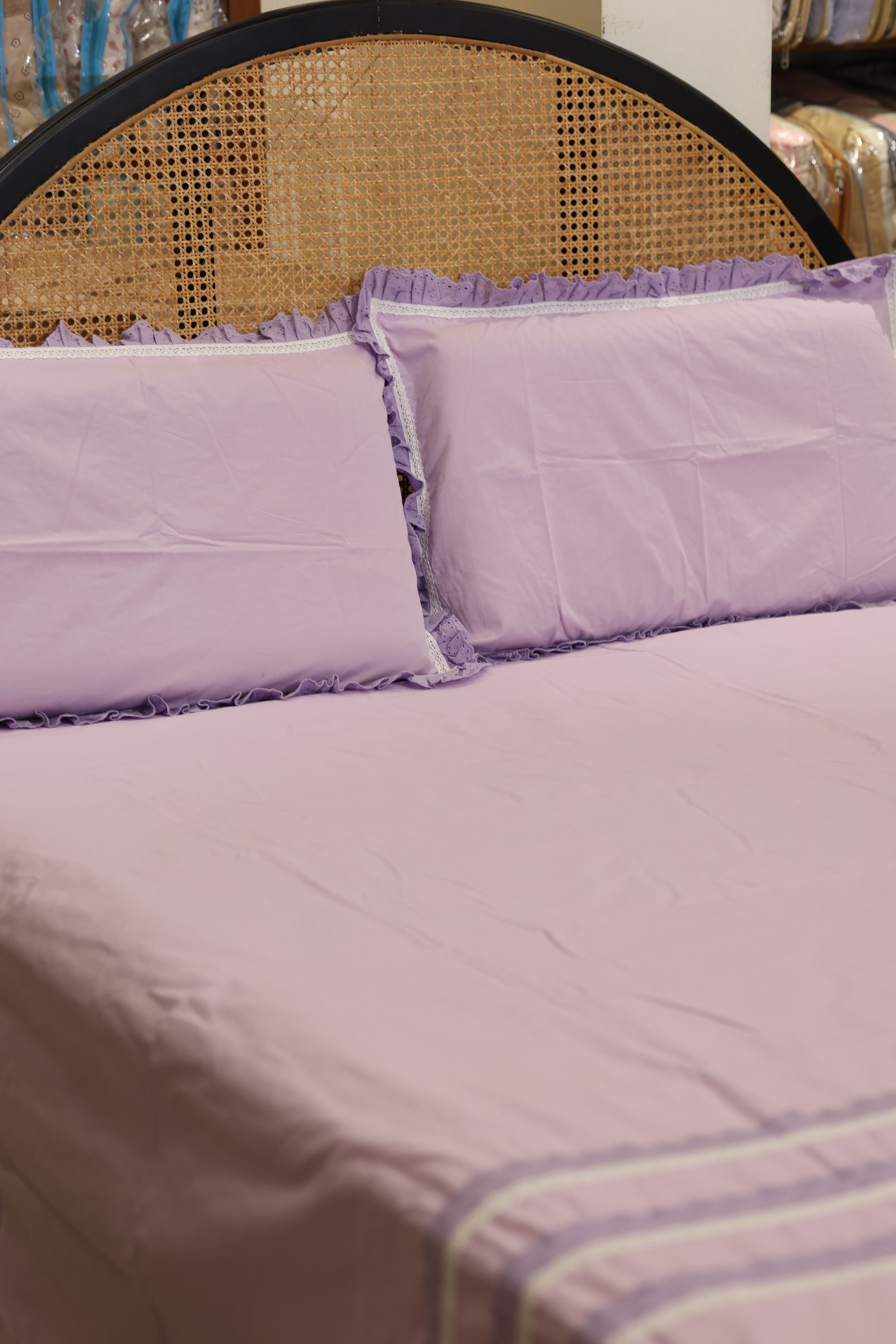 Bedsheets - Premium designer Queen bedsheets dd lace