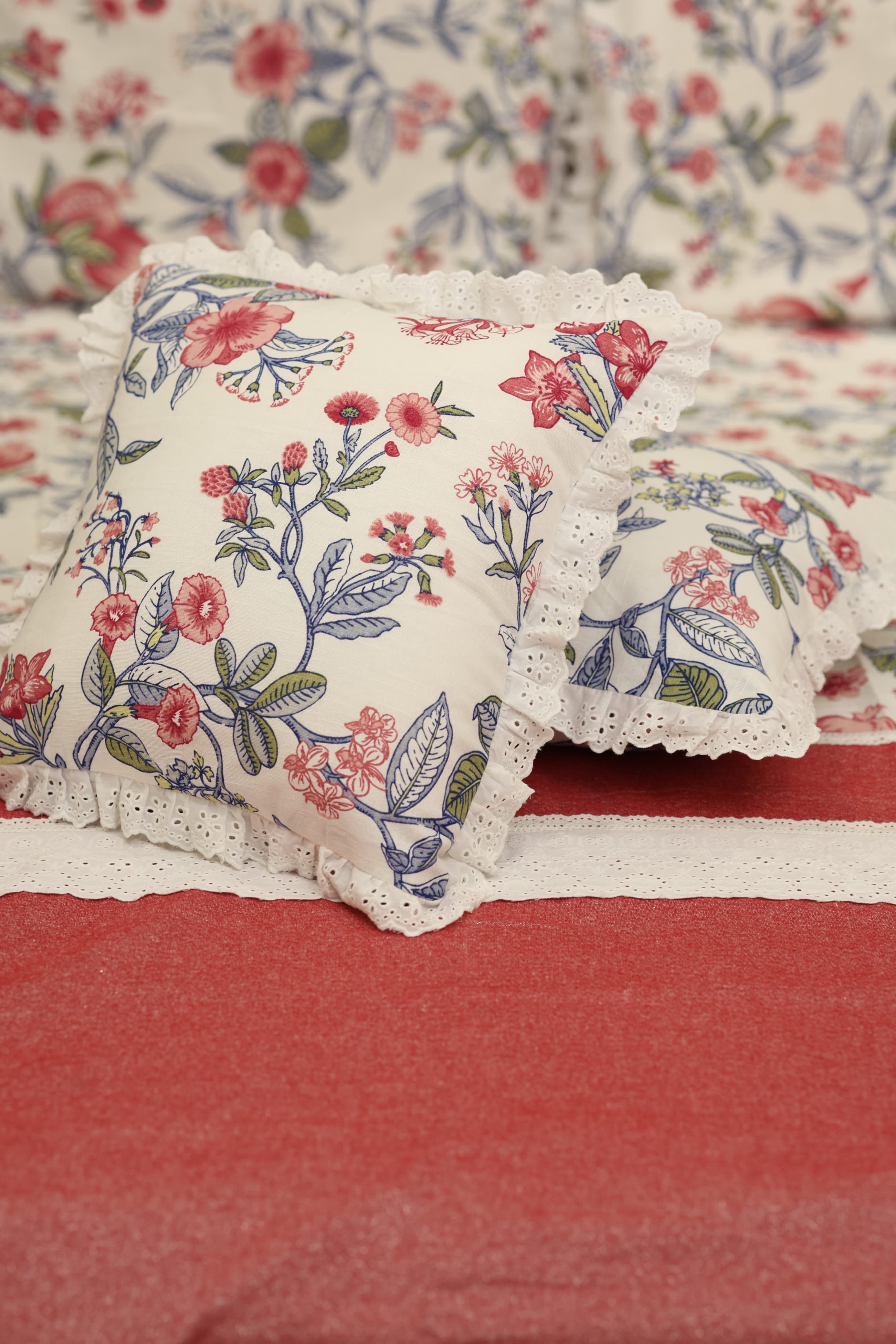 Bedsheets - Premium king floral printed lace bedsheet with cushion covers redbud