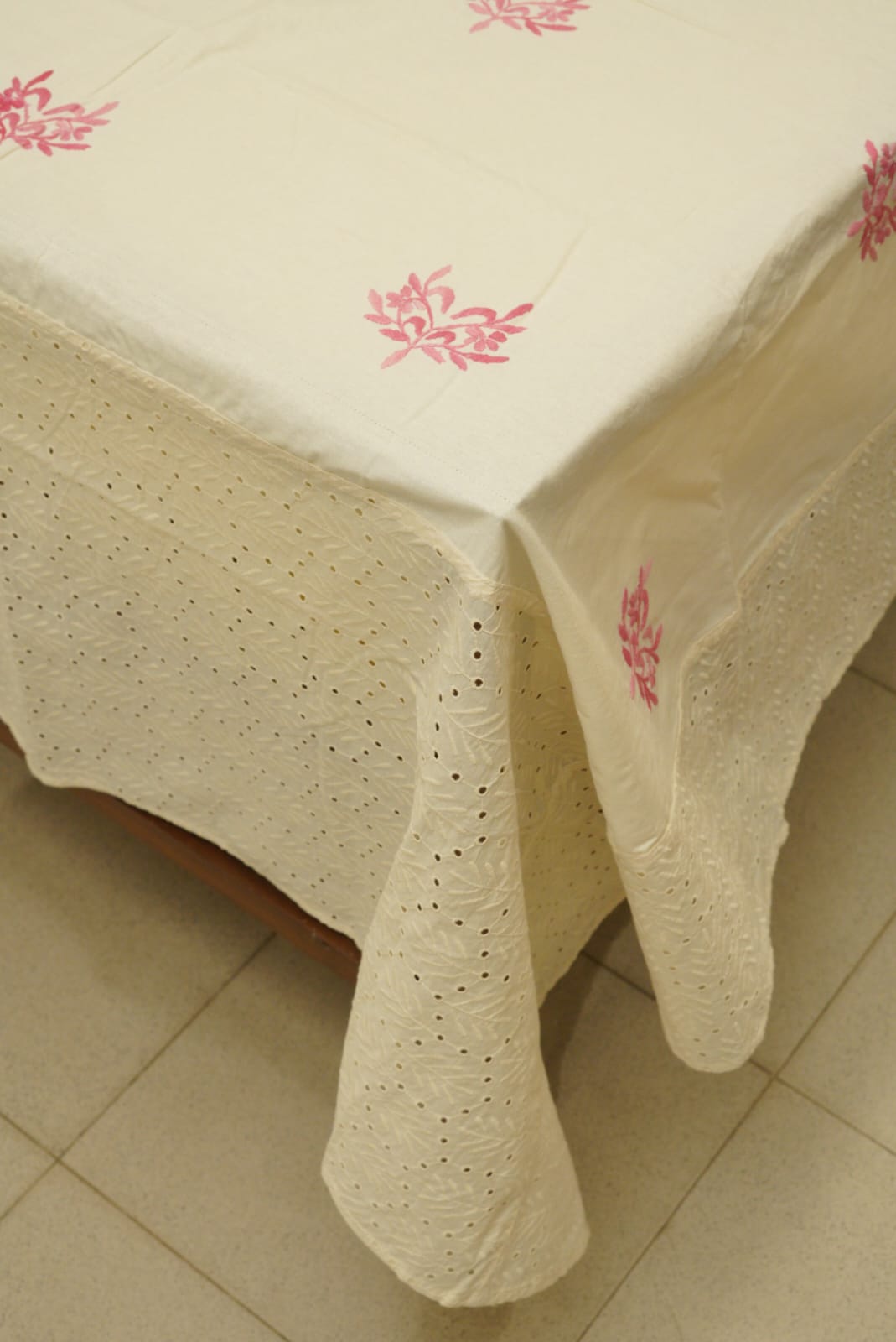 Table cloth - 8 seater