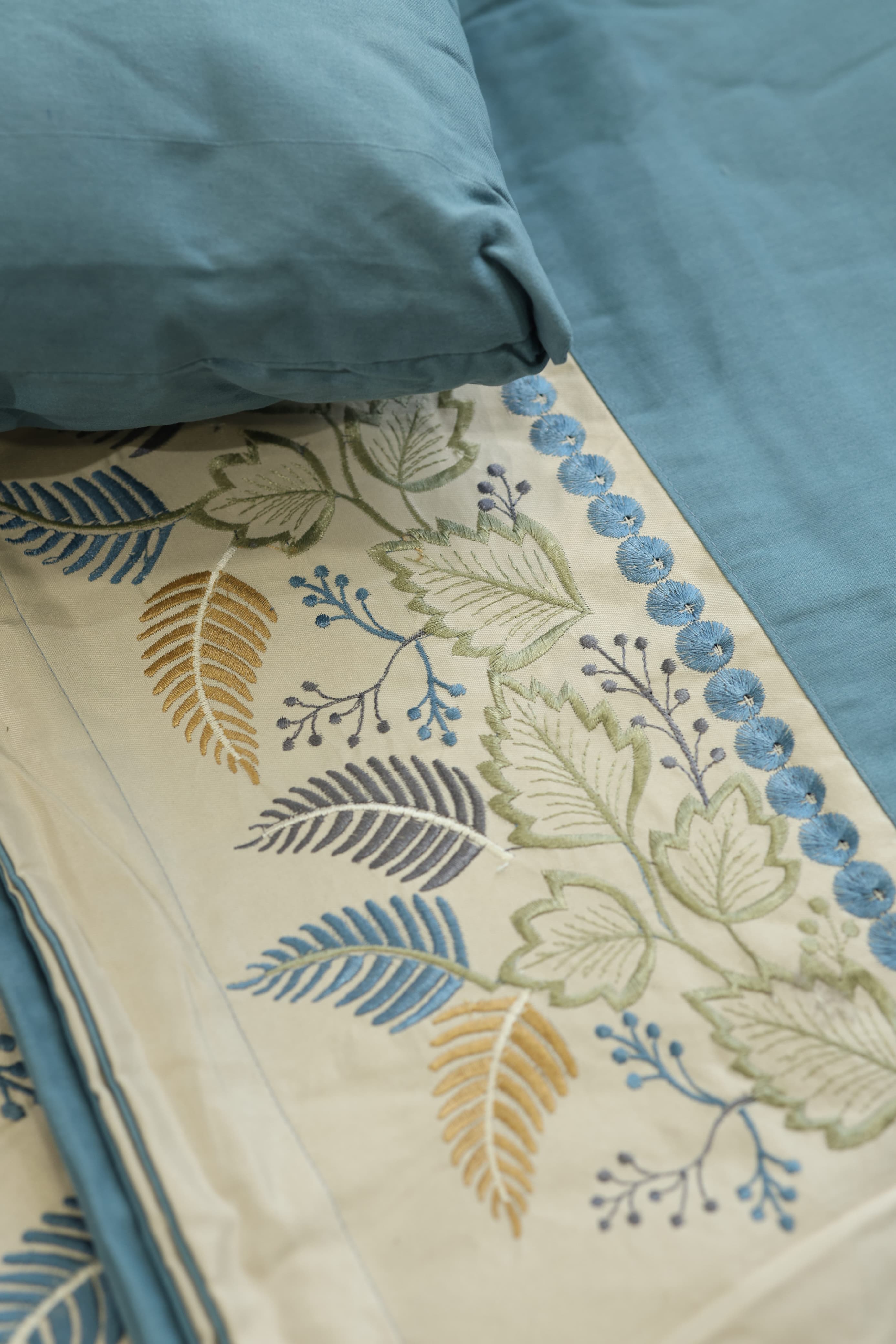 Full bedding set - King Premium embroidery 5 pcs set