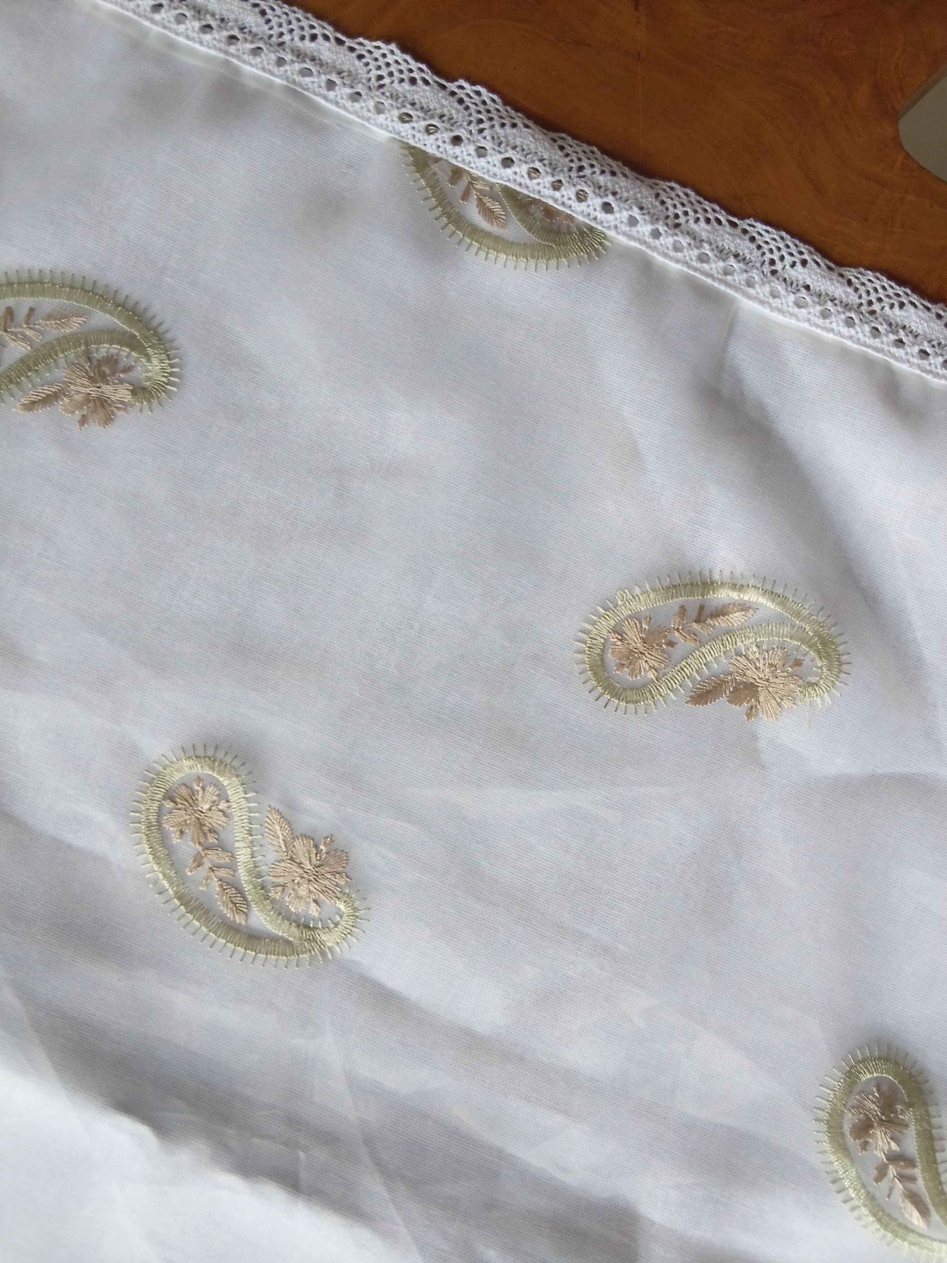 Teapoy Table Cloth (embroidery)