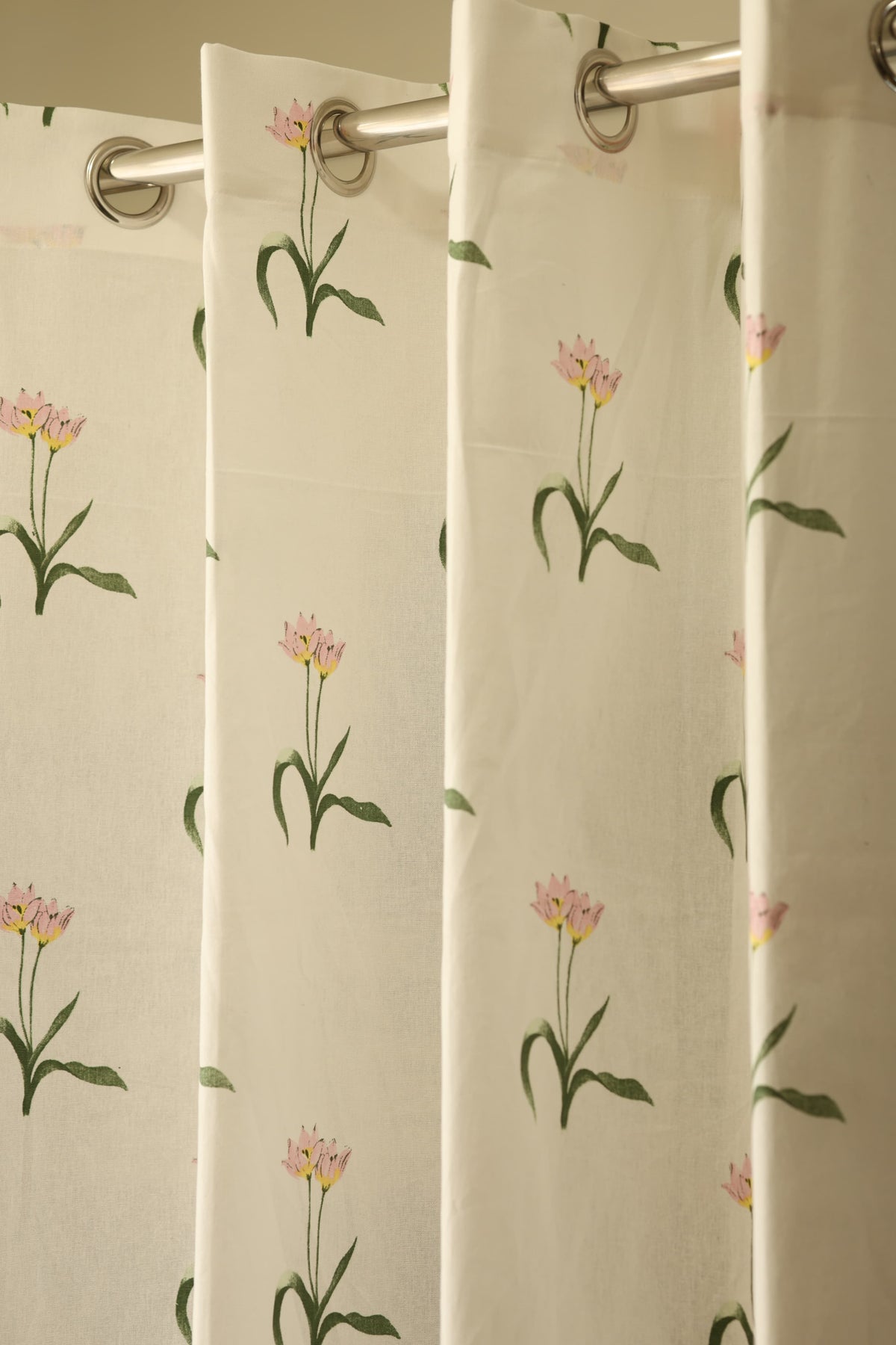 Curtains - Opaque floral curtains