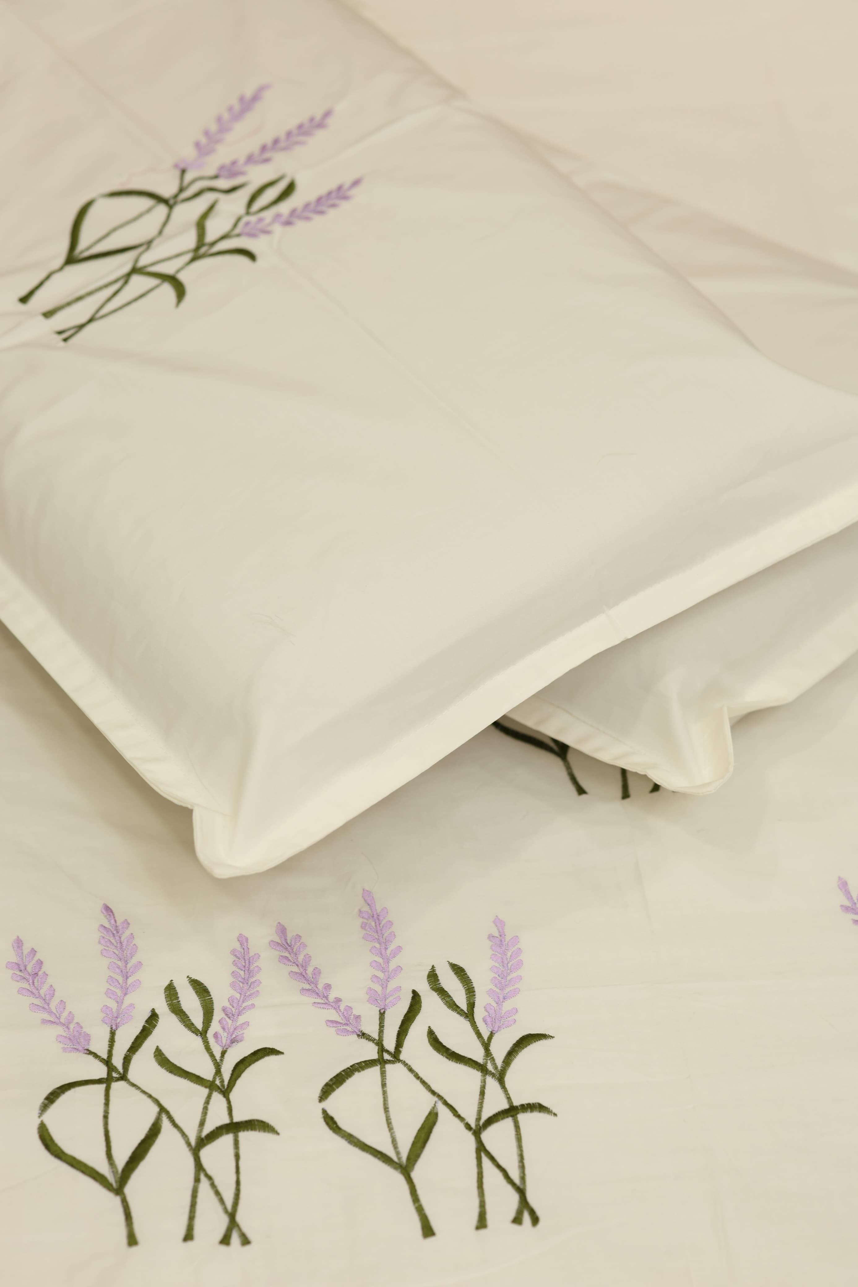 Bedsheets - Queen Premium Machine embroidery bedsheets MEQ