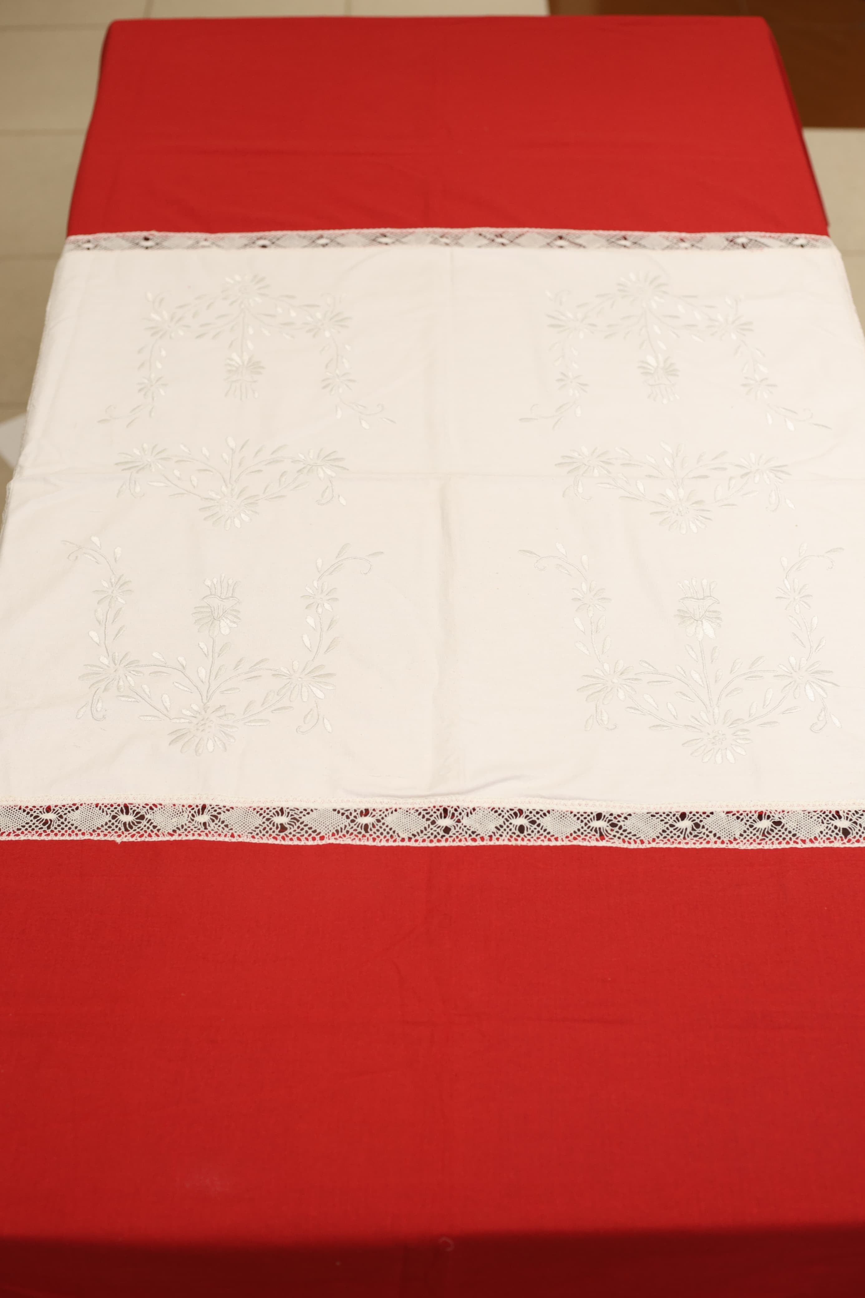 Sale-Table cloths-6 seater -Xmas edition