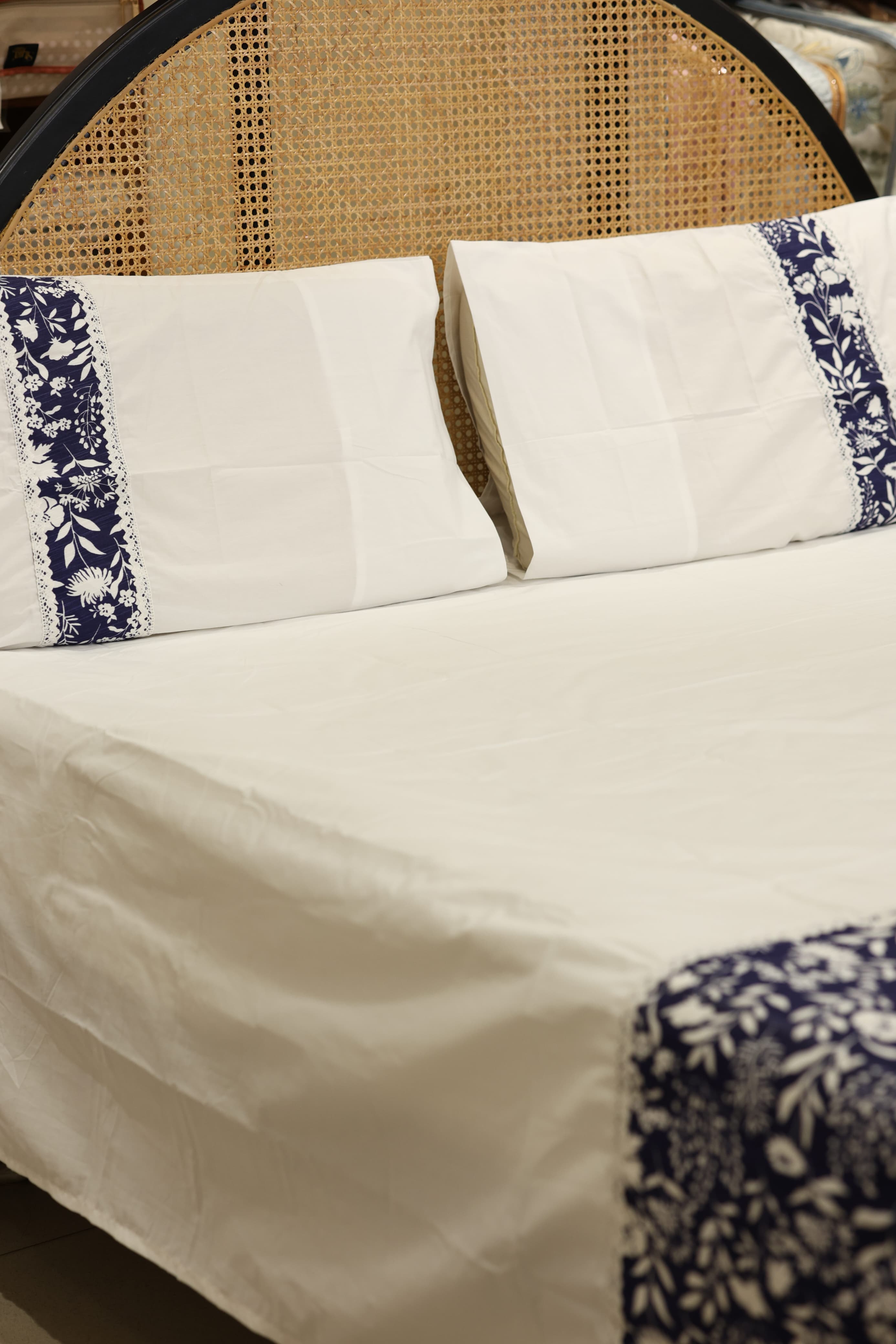 Premium Soft Cotton Lace Bedsheet Set – King Size