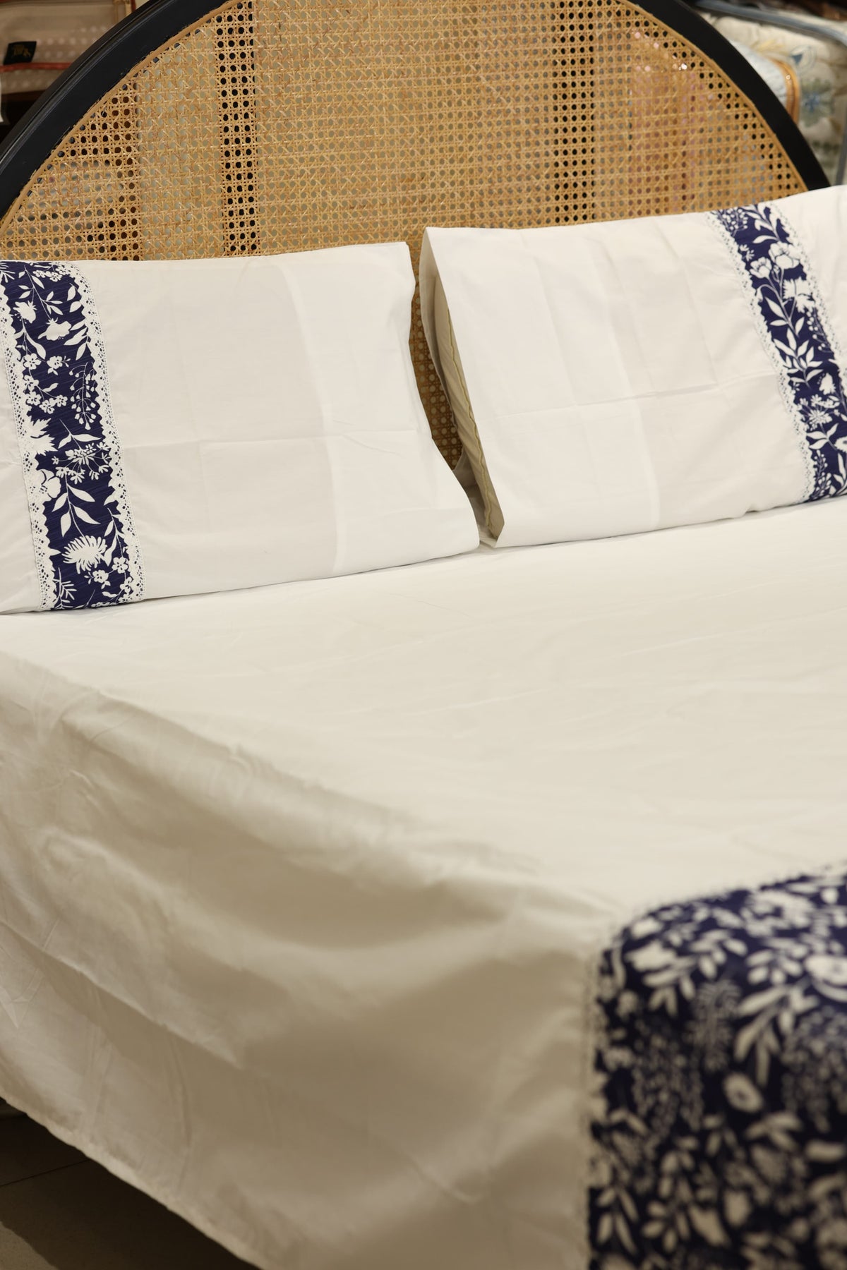 Premium Soft Cotton Lace Bedsheet Set – King Size