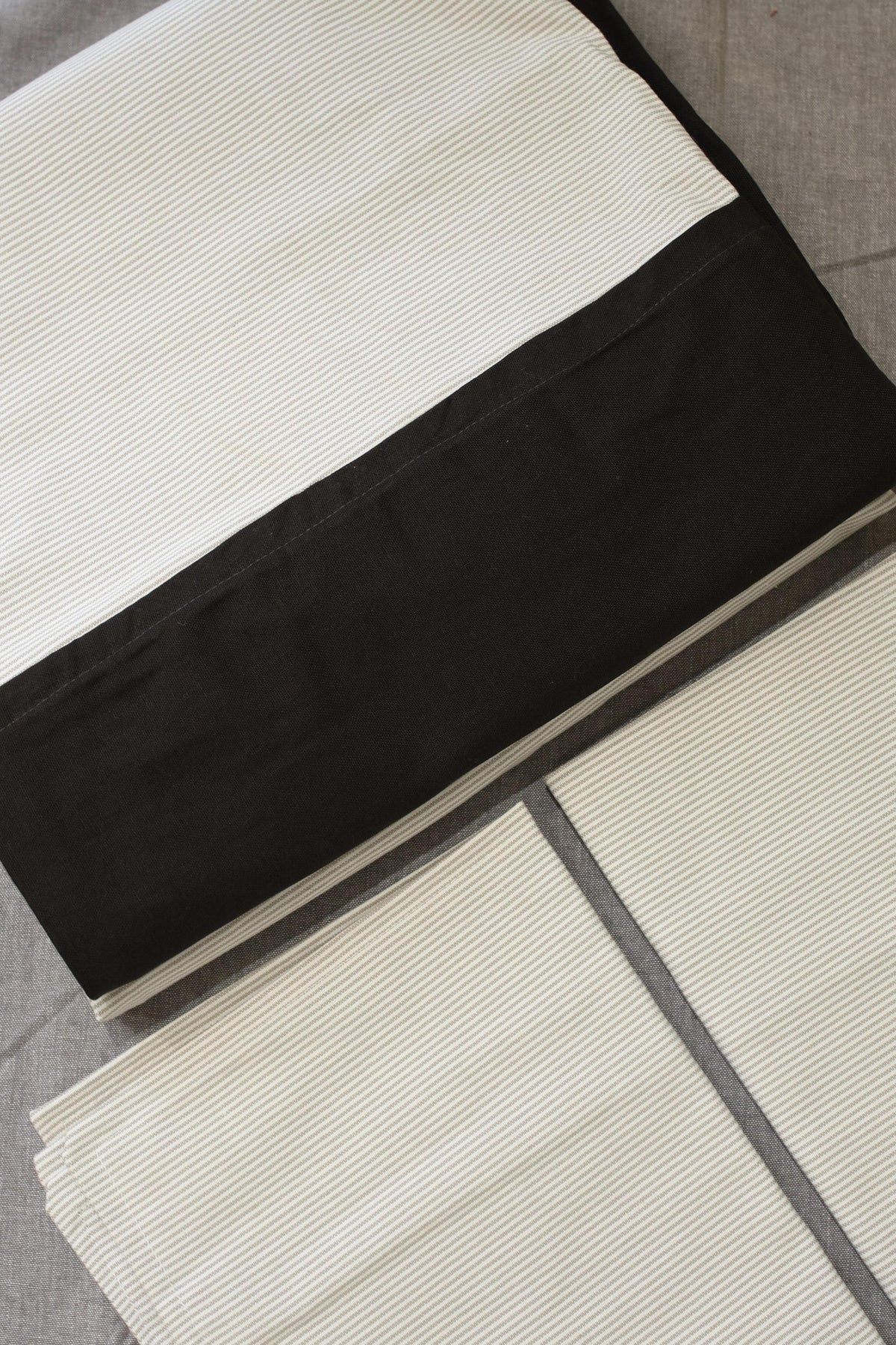 Bedsheets - King daily use border bedsheets