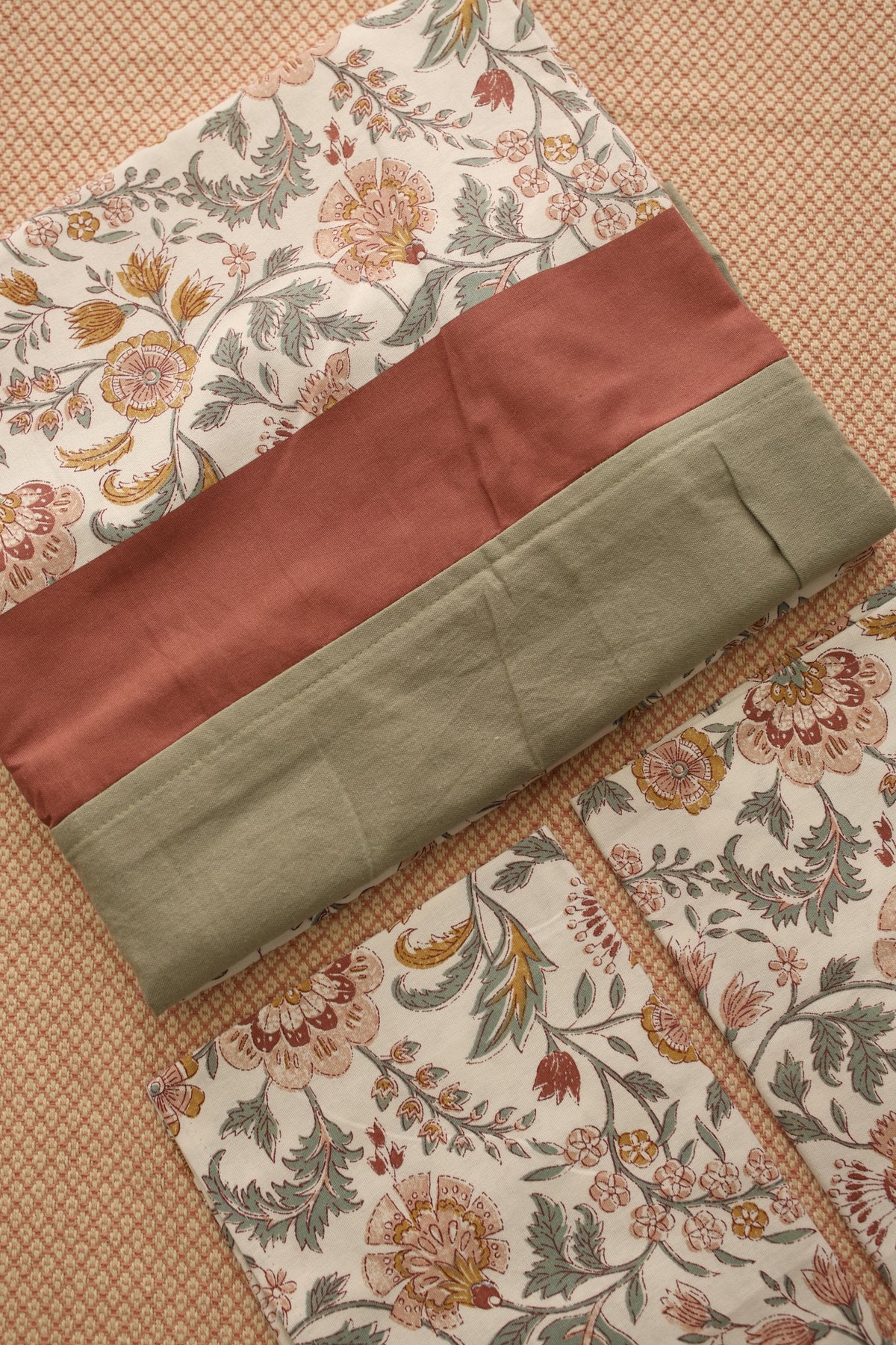 Bedsheets - Queen daily use border bedsheets