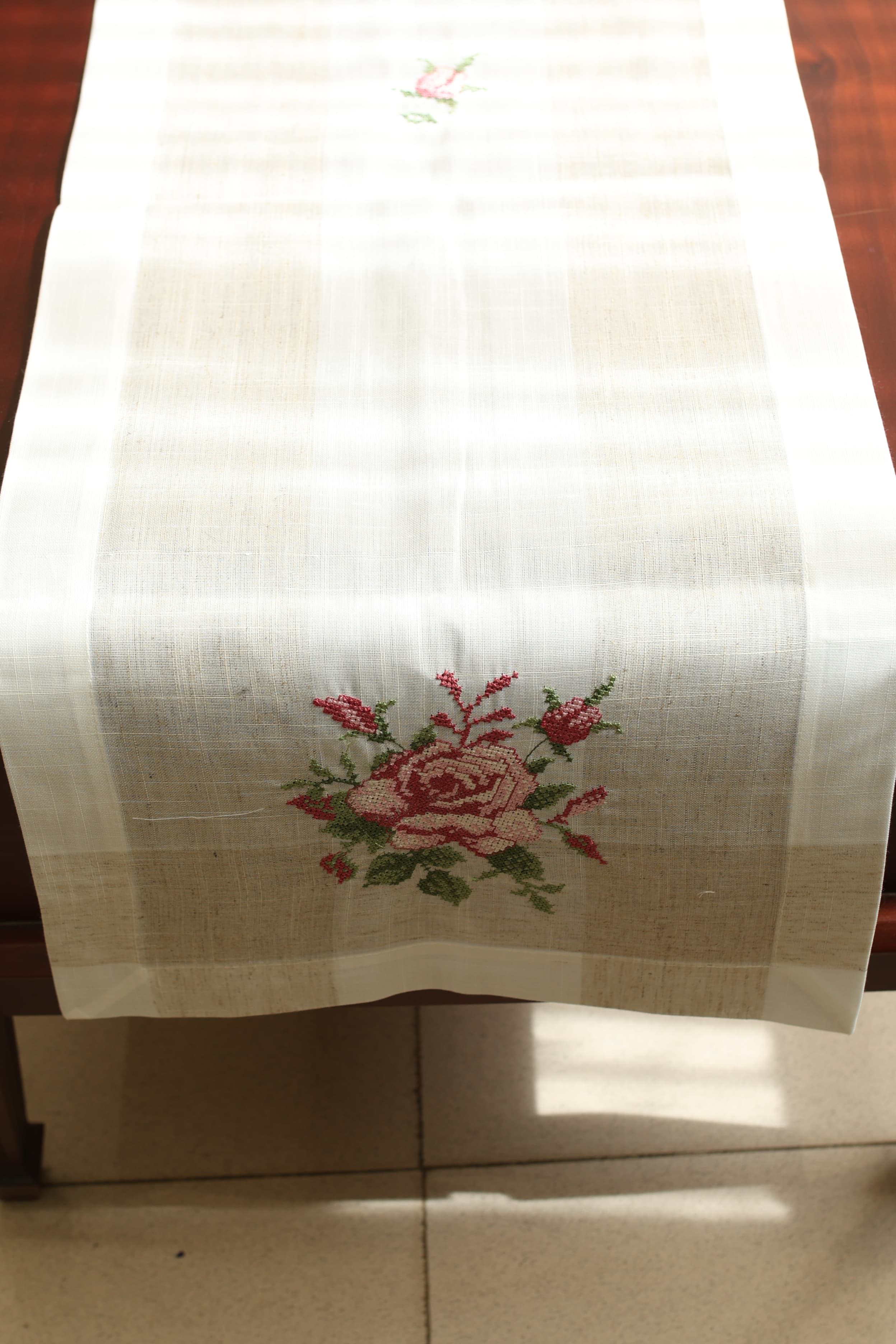 Table Runner - Cross stitch embroidery / Table centre