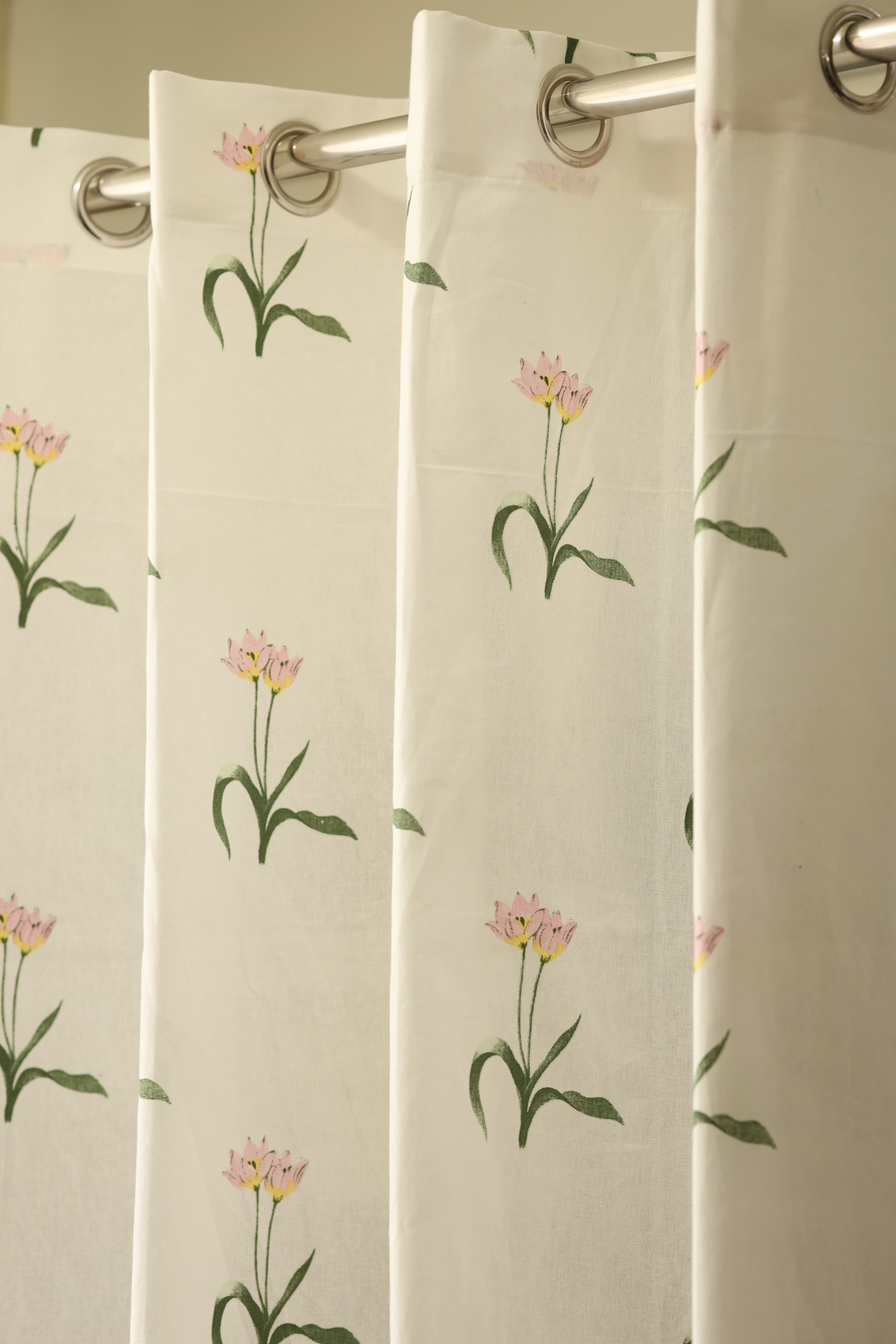 Curtains - Opaque floral curtains