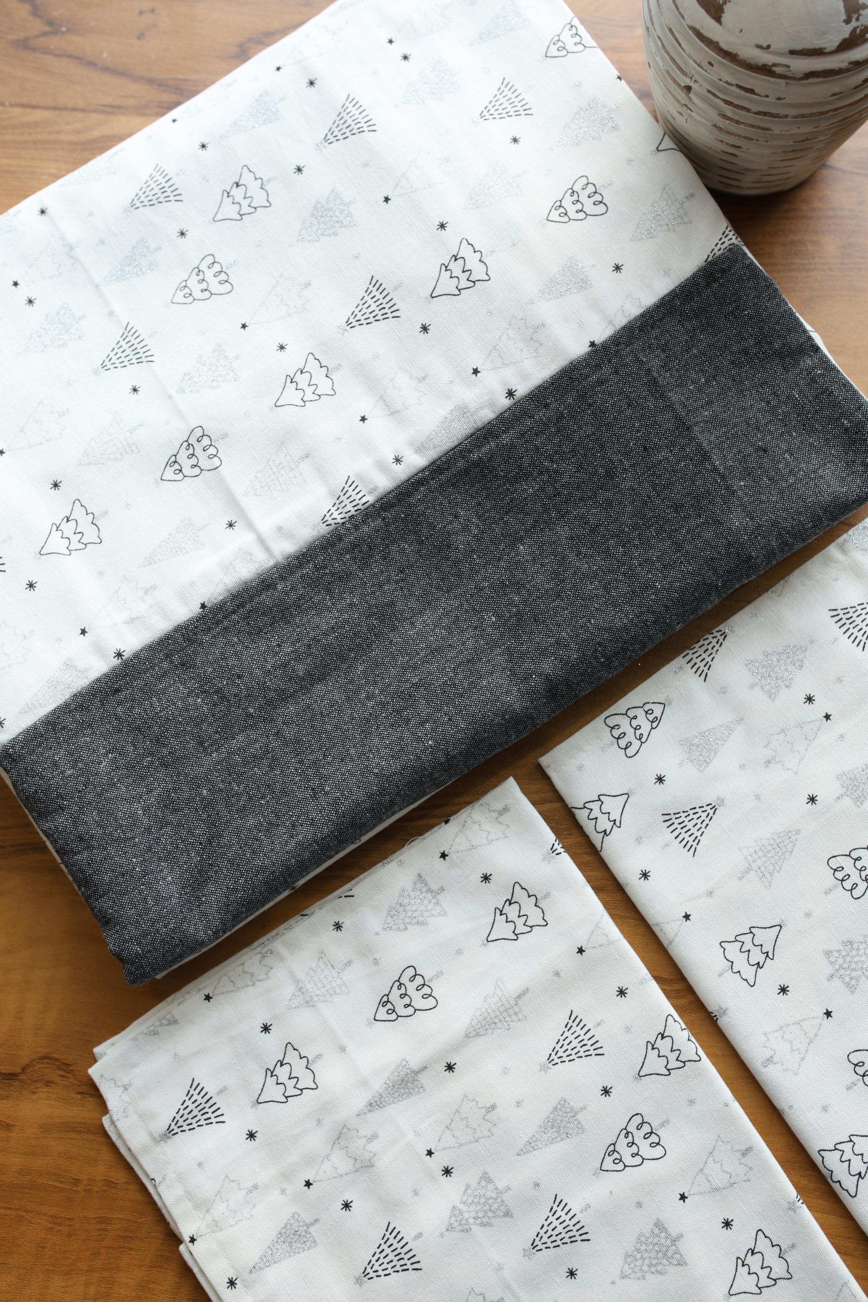 Bedsheets - Queen daily use border bedsheets