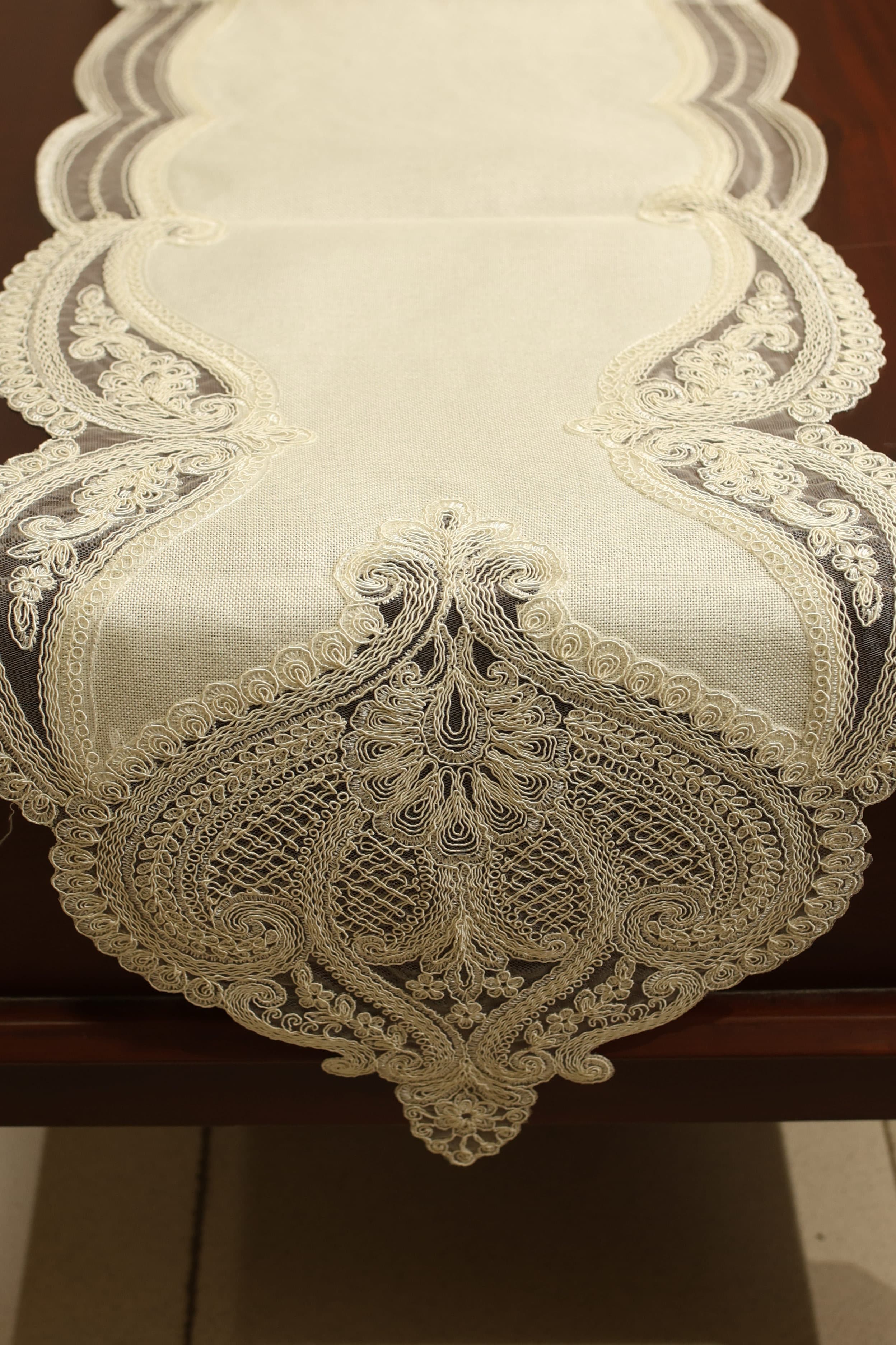 Table Runner - Silky runner - 6 seater